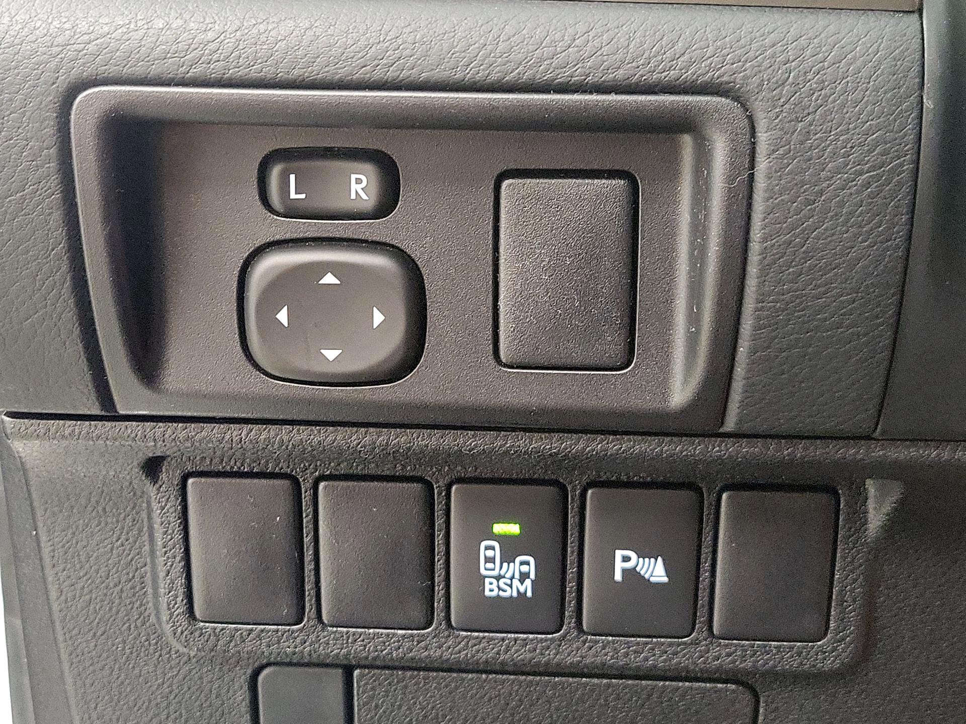 Thumbnail: 2013 Lexus ES - 13