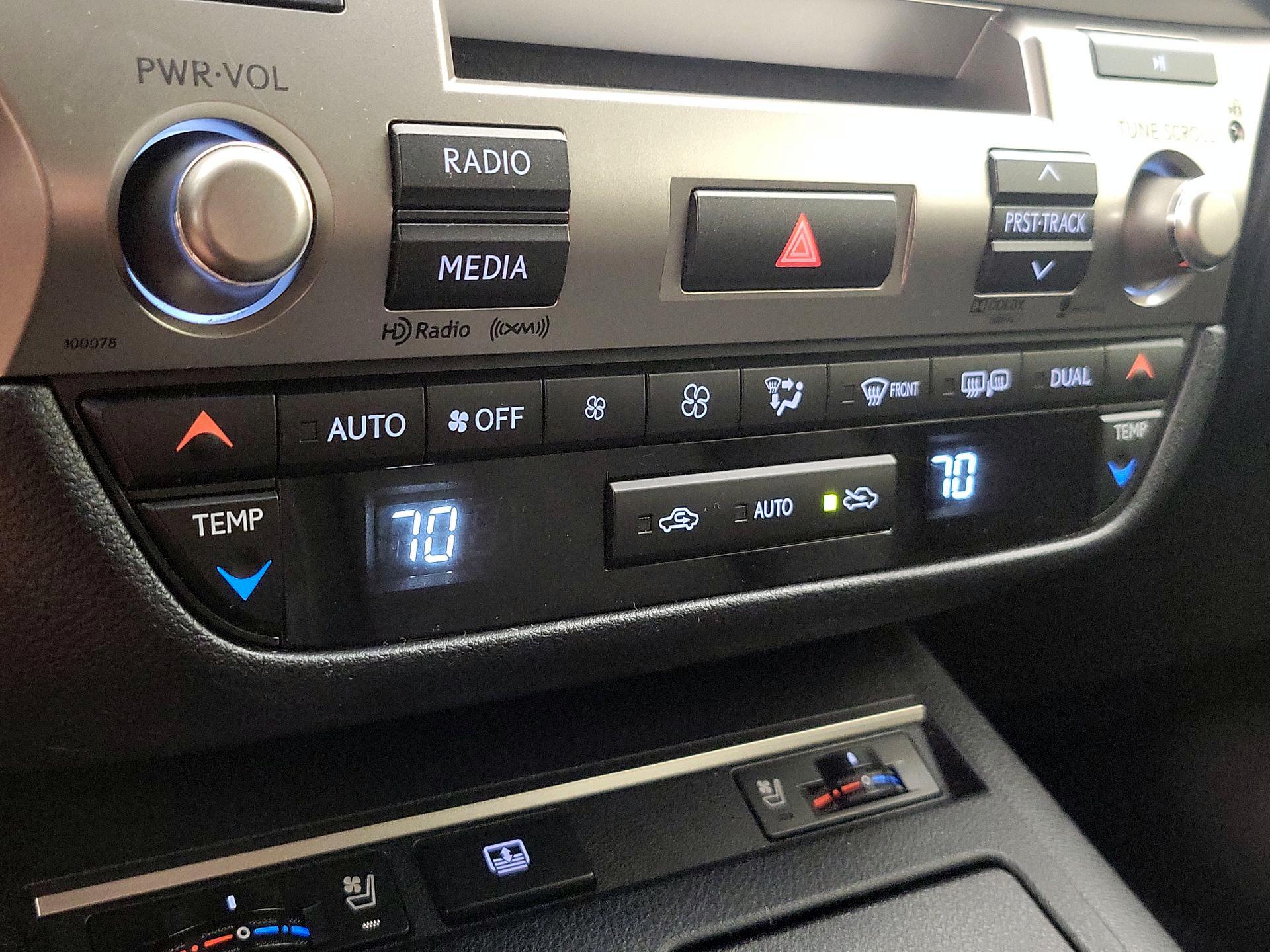 Thumbnail: 2013 Lexus ES - 16