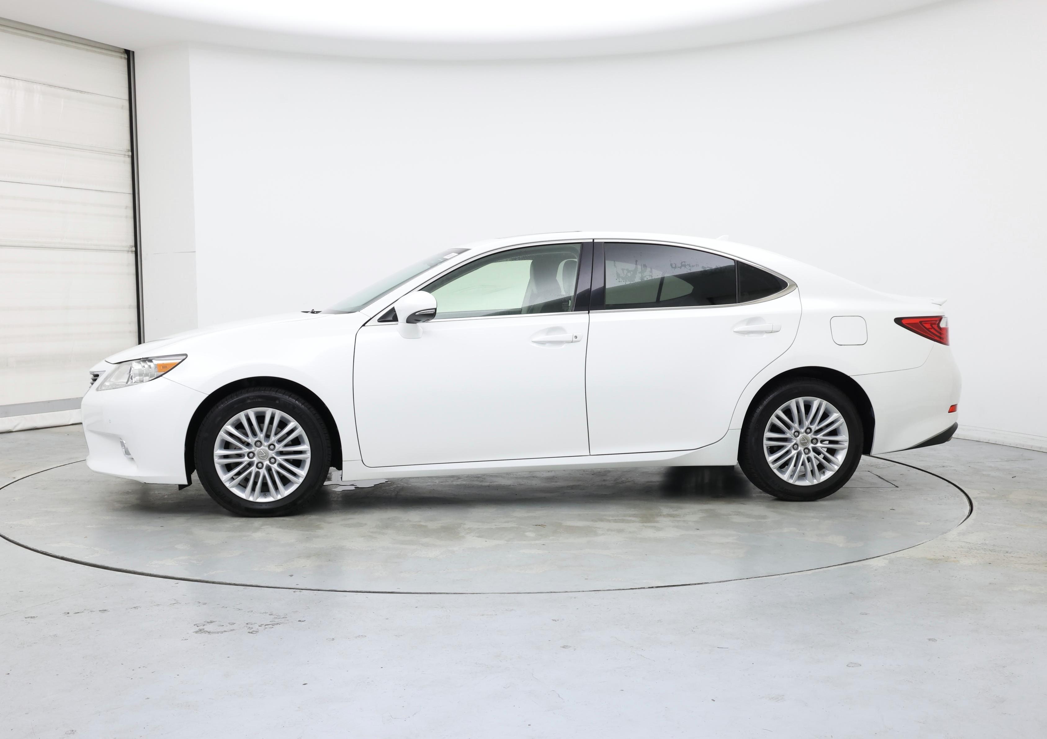 Thumbnail: 2013 Lexus ES - 3