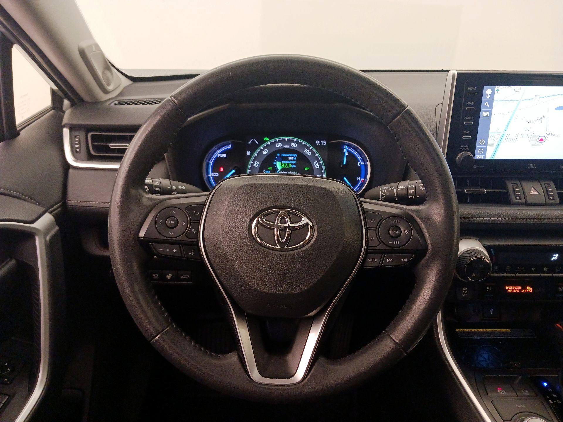 Thumbnail: 2020 Toyota RAV4 - 10
