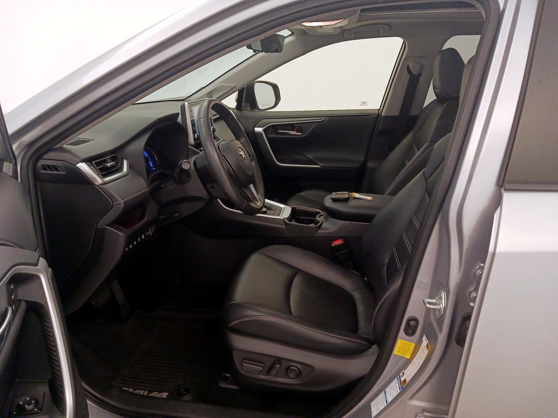 Thumbnail: 2020 Toyota RAV4 - 11
