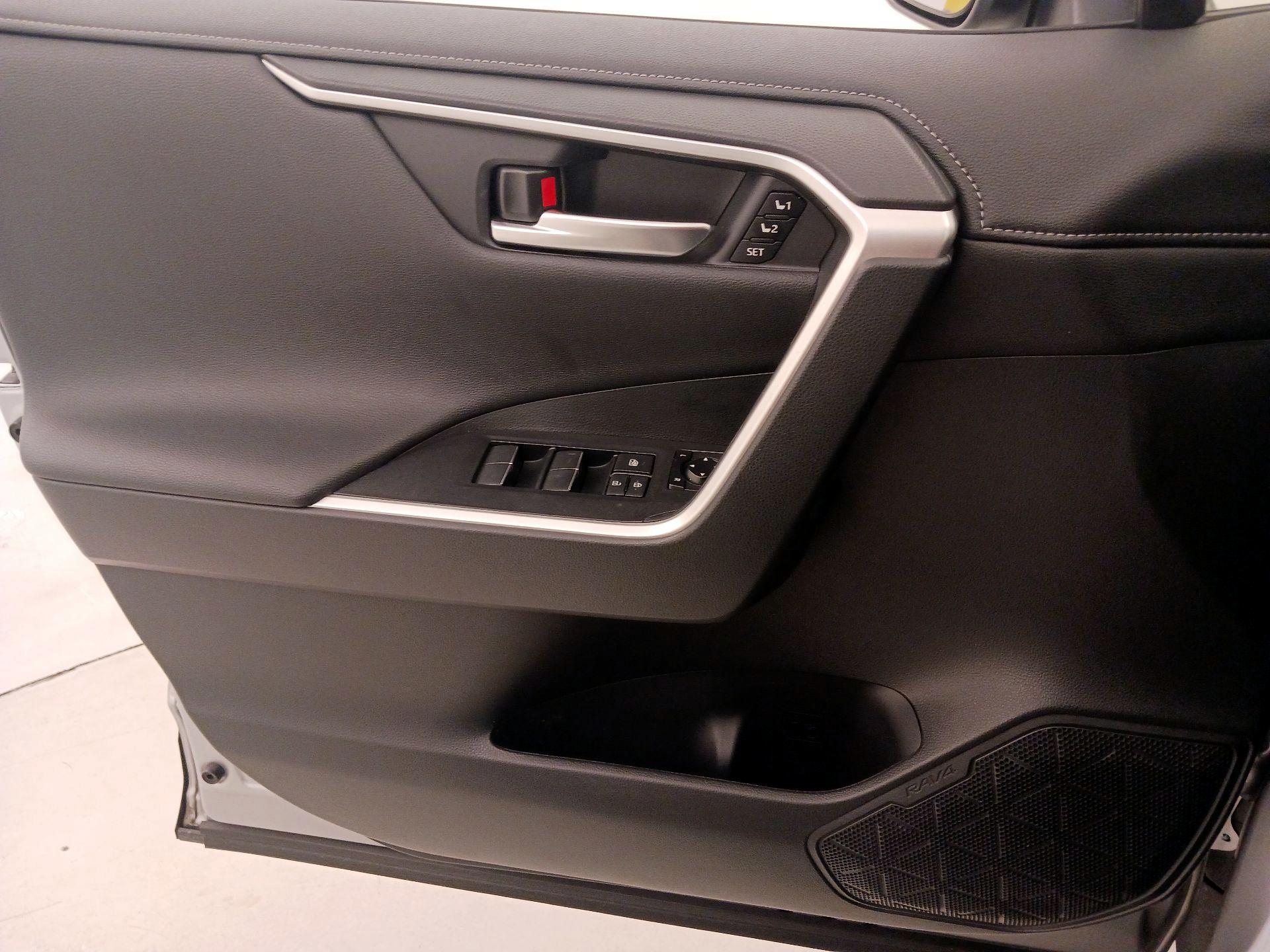Thumbnail: 2020 Toyota RAV4 - 12