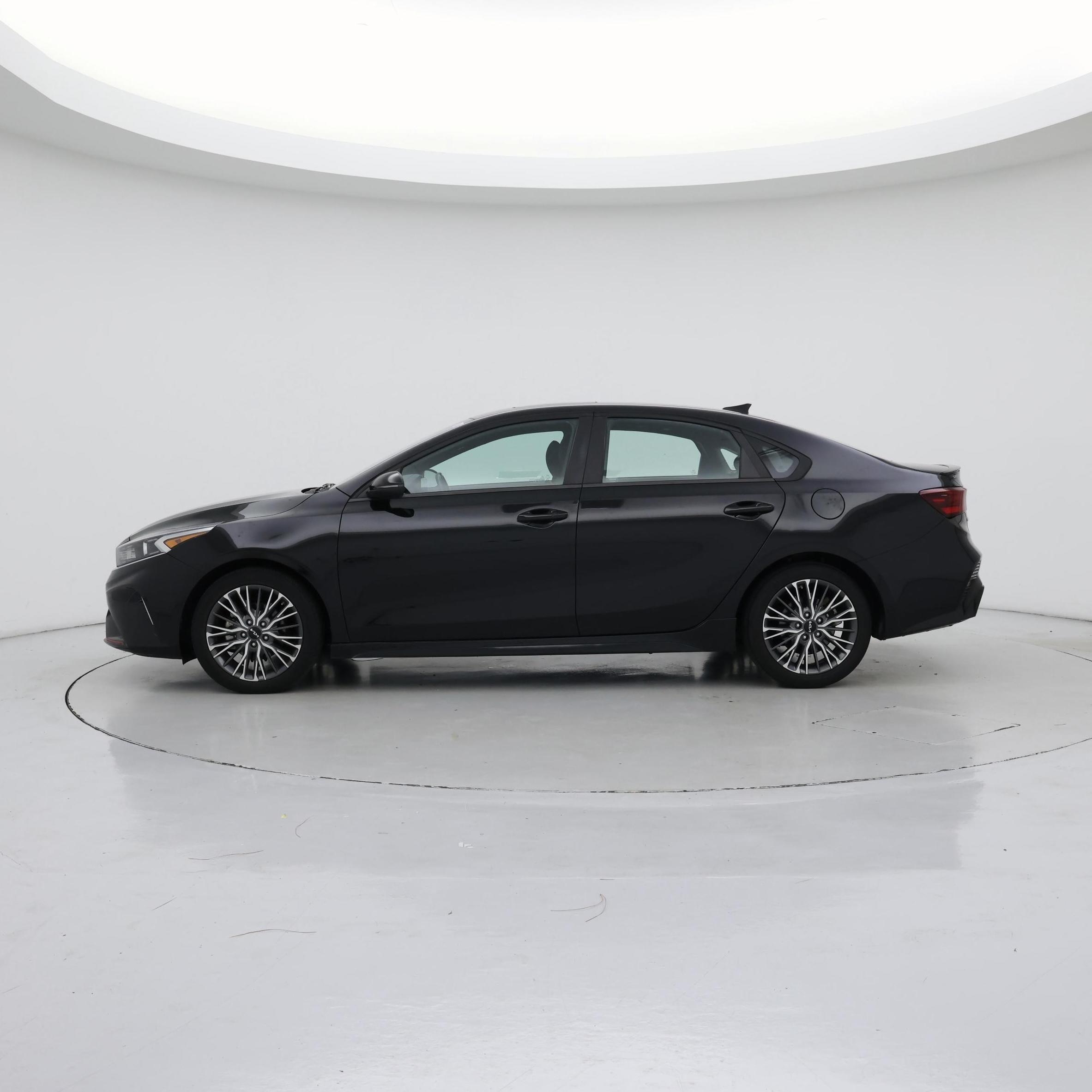 Thumbnail: 2022 Kia Forte - 3