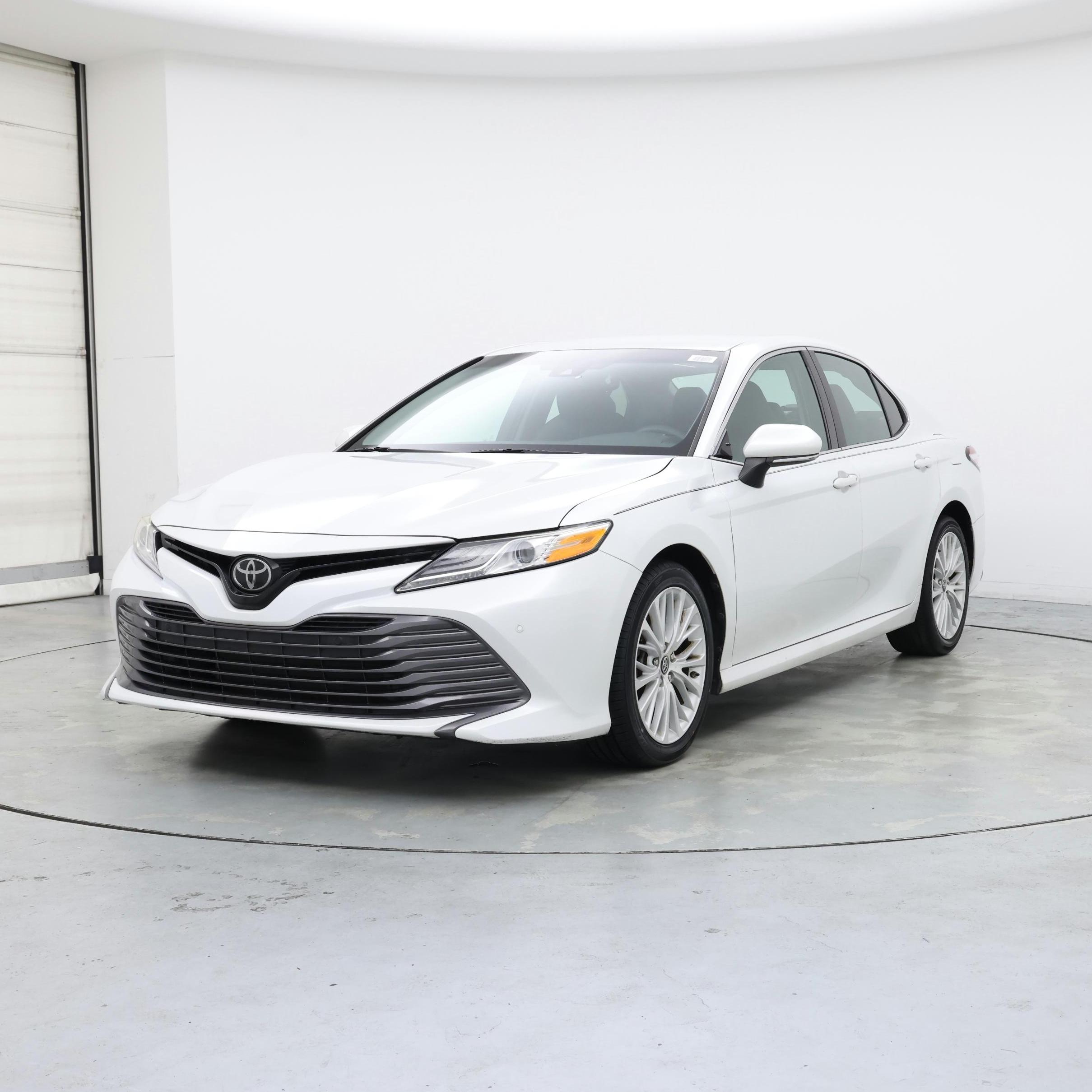Thumbnail: 2018 Toyota Camry - 4