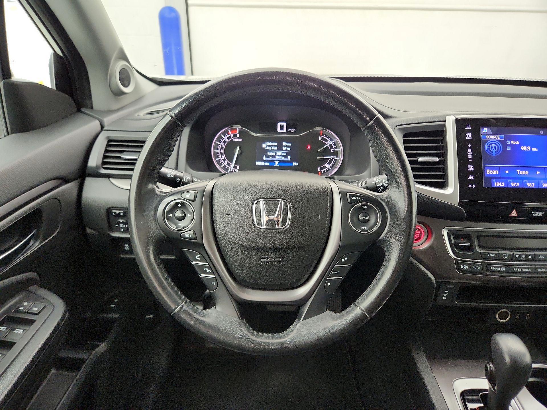 Thumbnail: 2017 Honda Pilot - 10