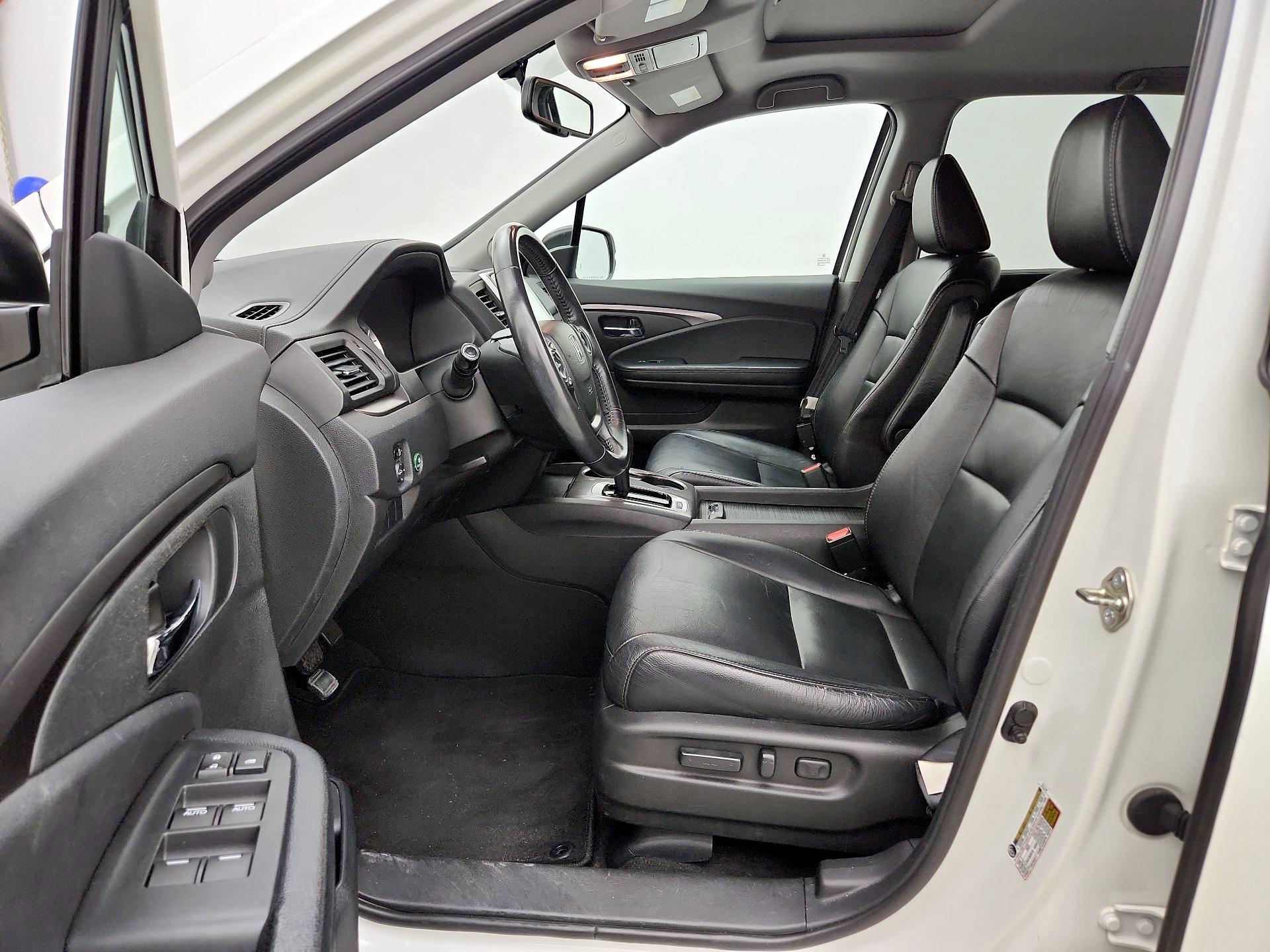Thumbnail: 2017 Honda Pilot - 11