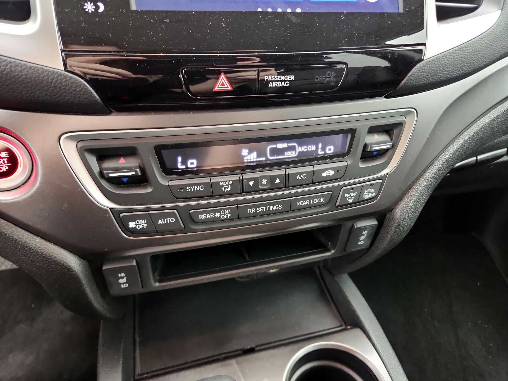 Thumbnail: 2017 Honda Pilot - 16
