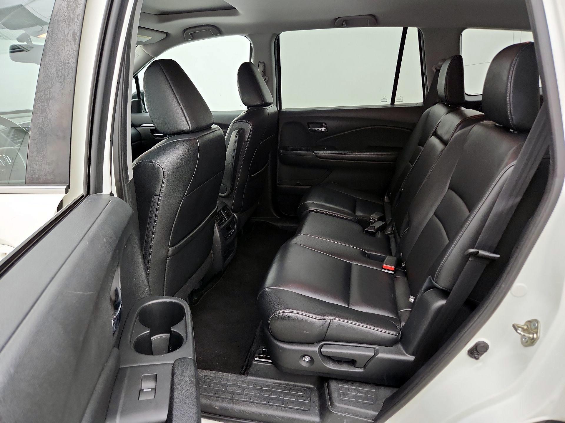 Thumbnail: 2017 Honda Pilot - 20