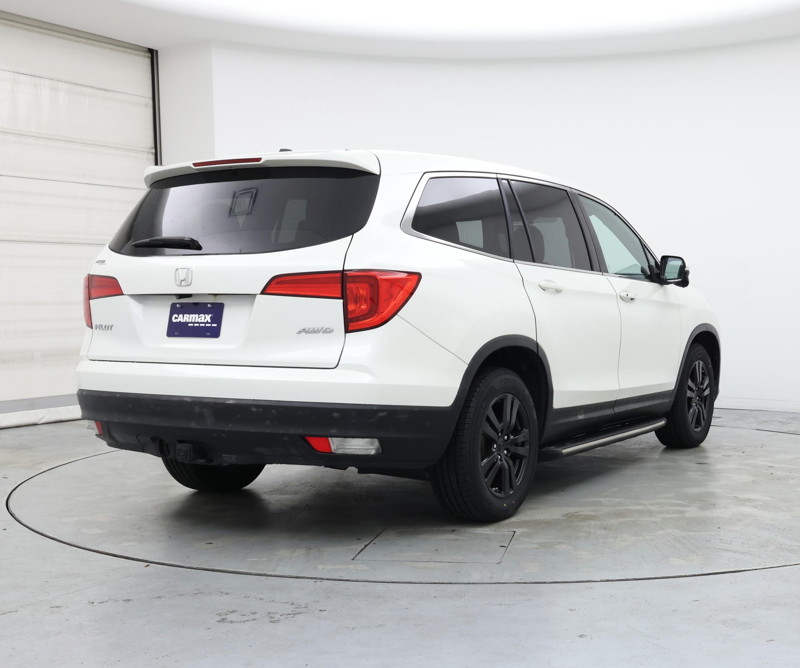 Thumbnail: 2017 Honda Pilot - 8
