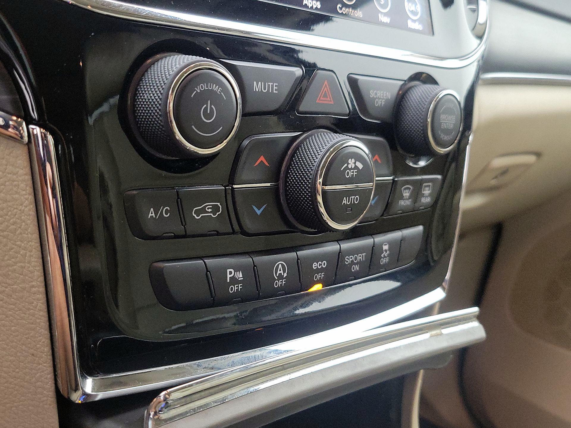 Thumbnail: 2019 Jeep Grand Cherokee - 17