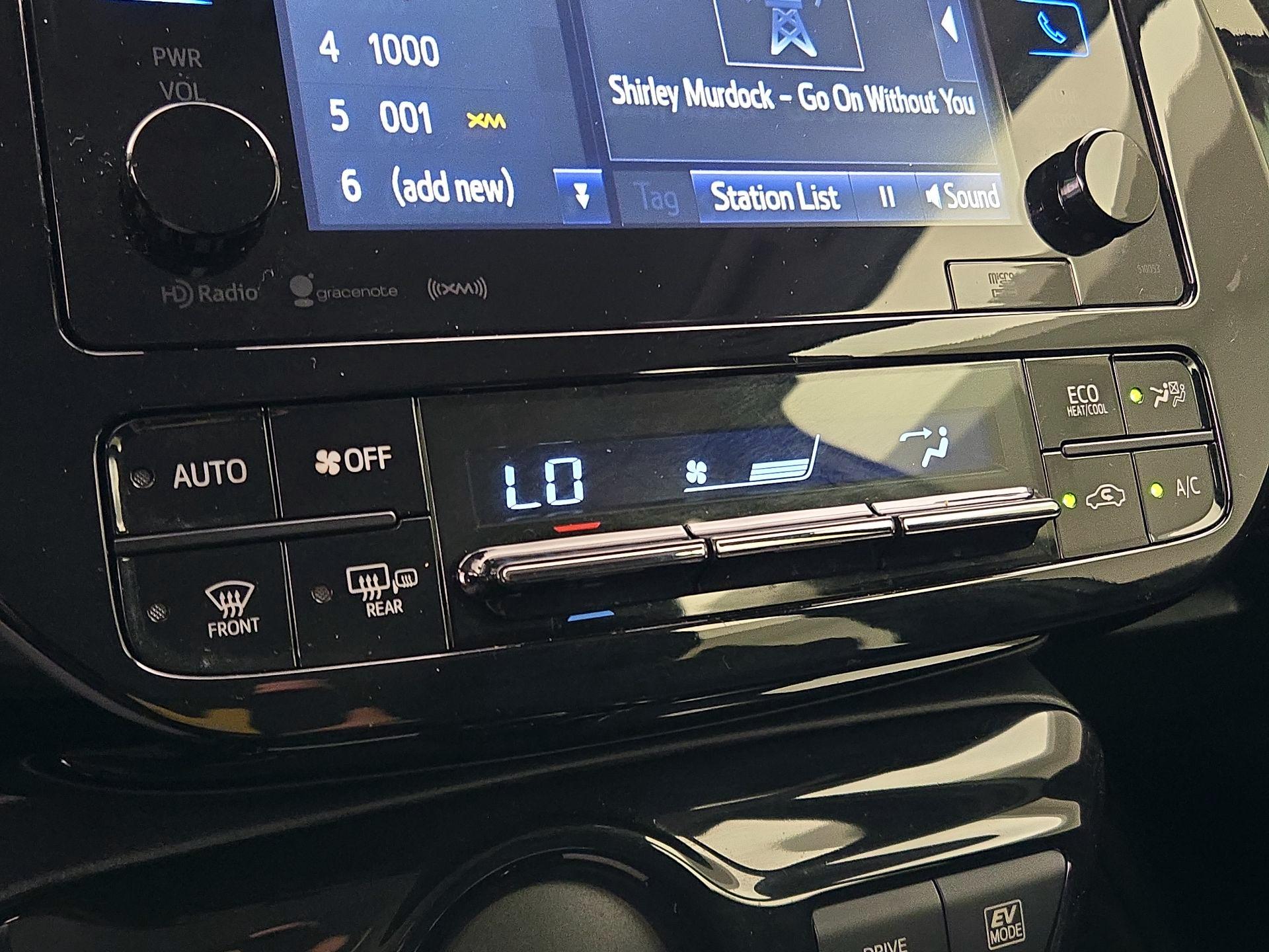 Thumbnail: 2017 Toyota Prius - 17