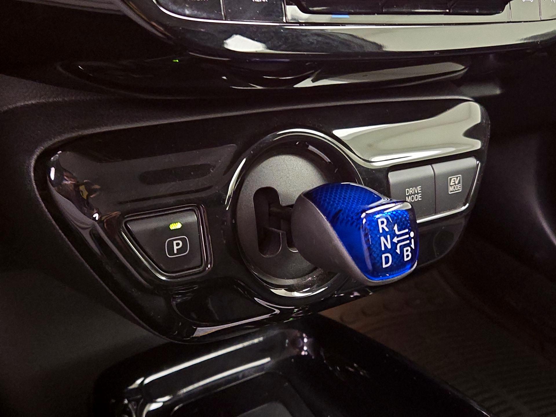 Thumbnail: 2017 Toyota Prius - 18