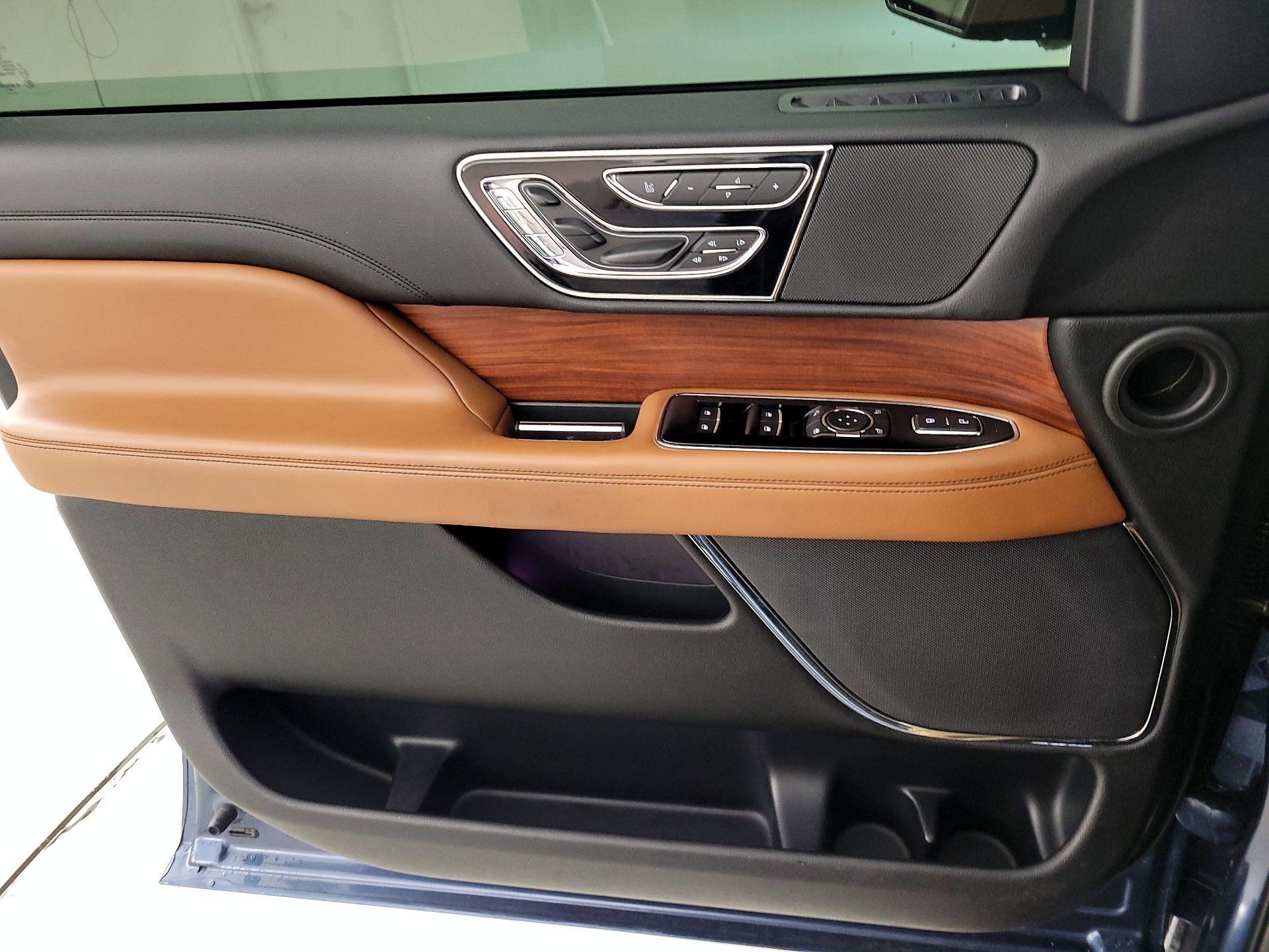 Thumbnail: 2019 Lincoln Navigator - 10
