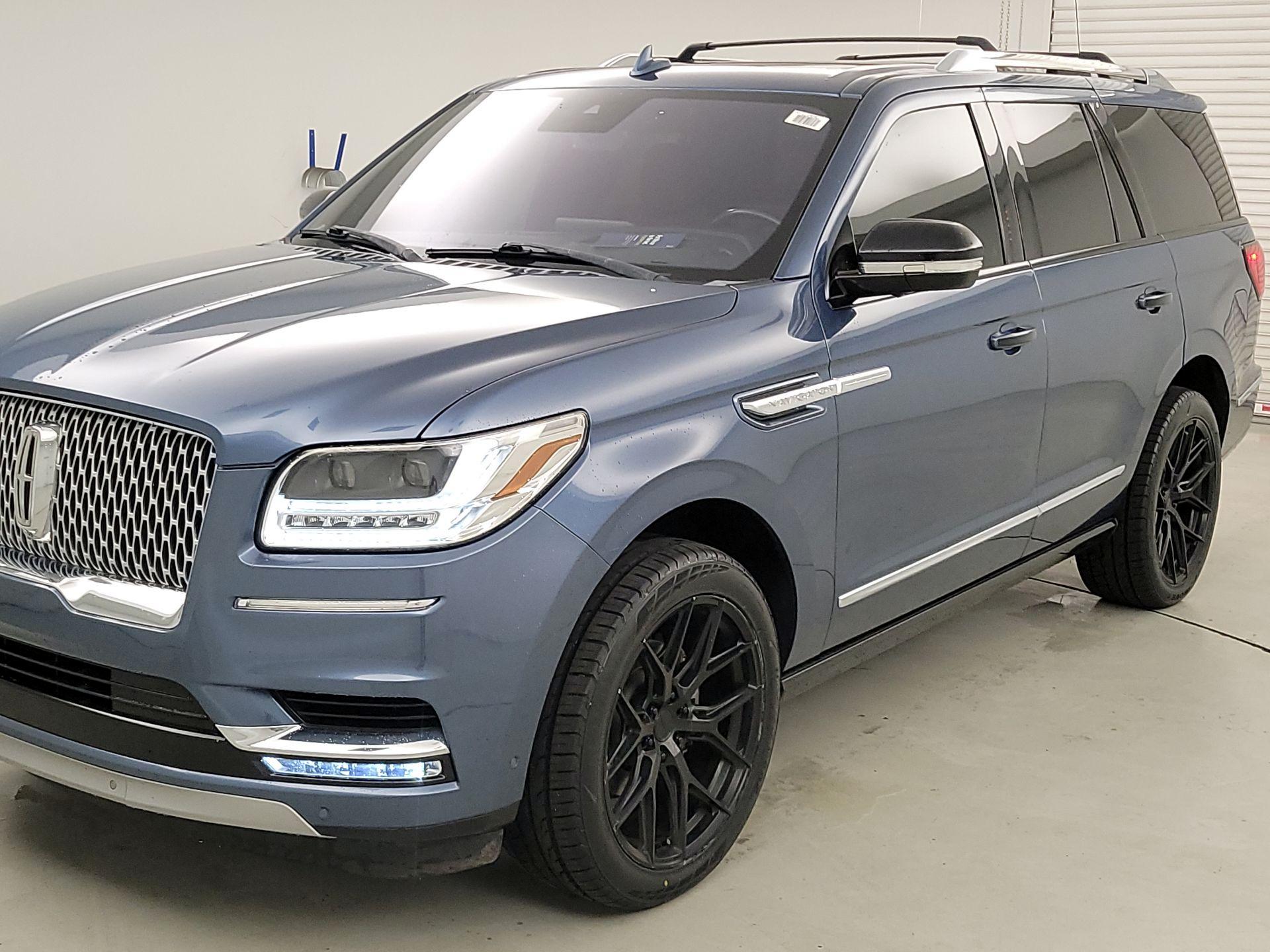 Thumbnail: 2019 Lincoln Navigator - 3