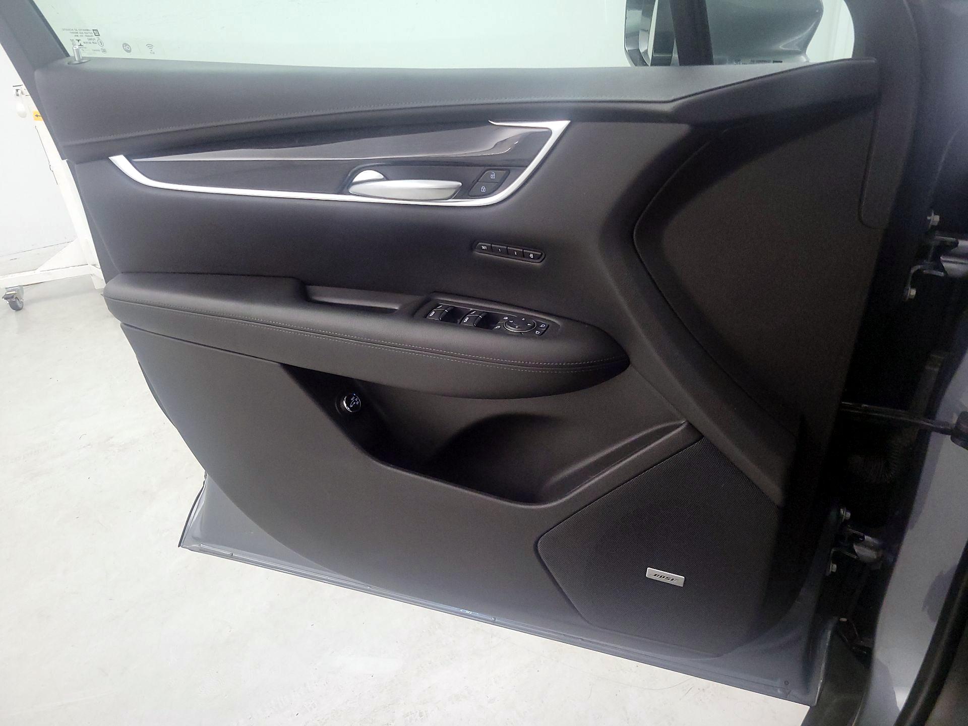 Thumbnail: 2022 Cadillac XT5 - 10