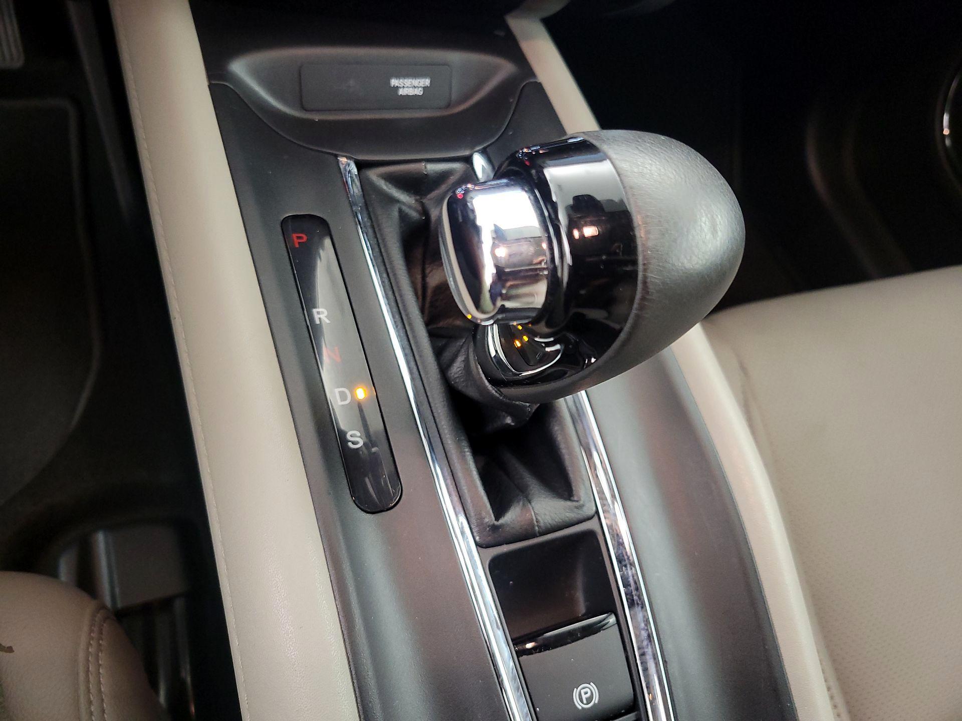 Thumbnail: 2019 Honda HR-V - 15
