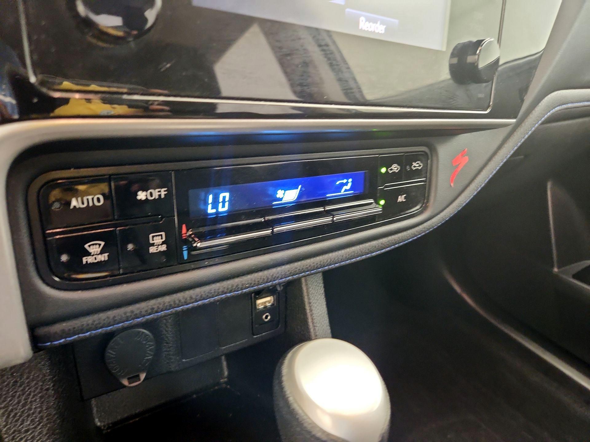 Thumbnail: 2018 Toyota Corolla - 16