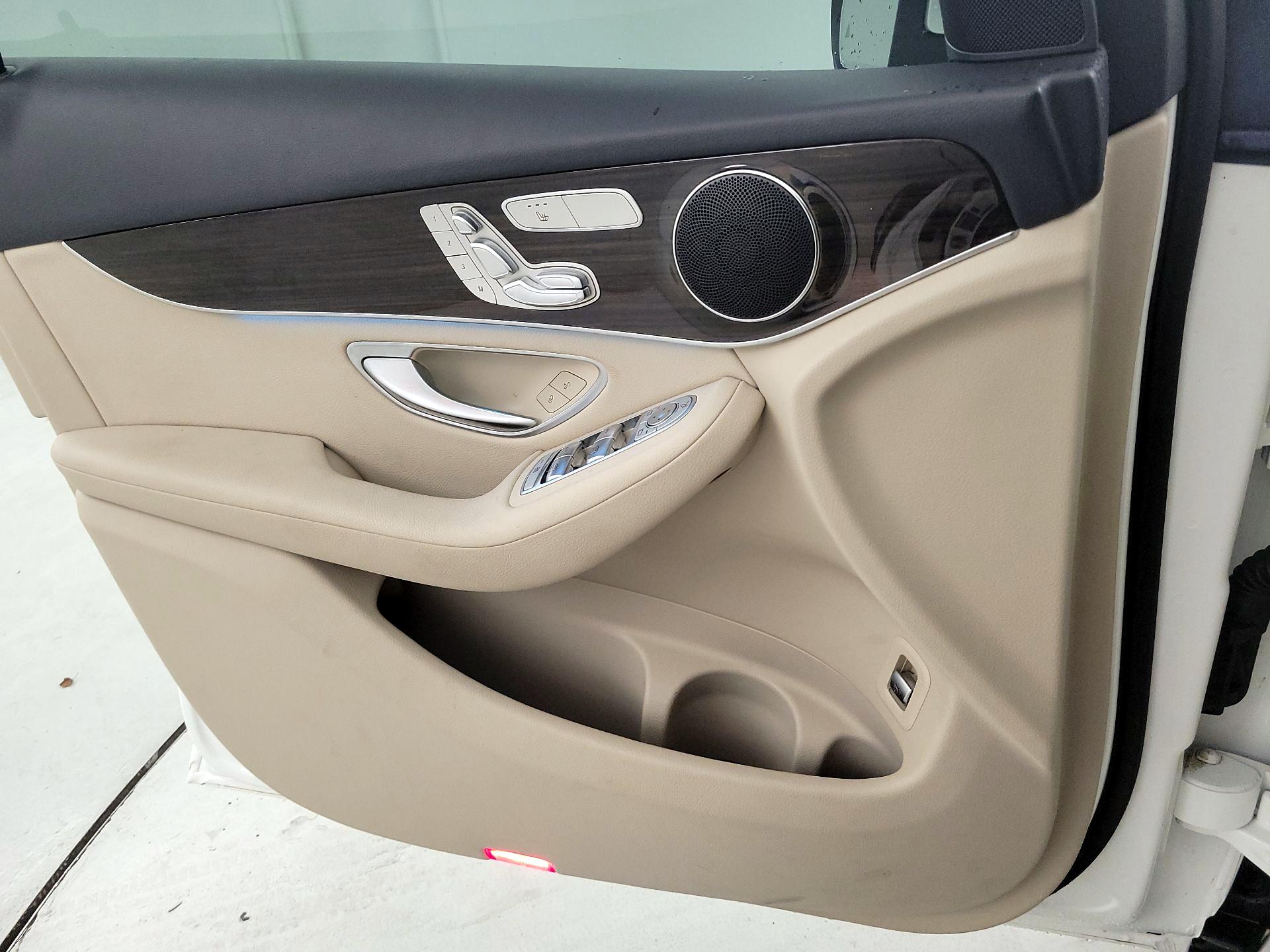 Thumbnail: 2022 Mercedes-Benz GLC - 10