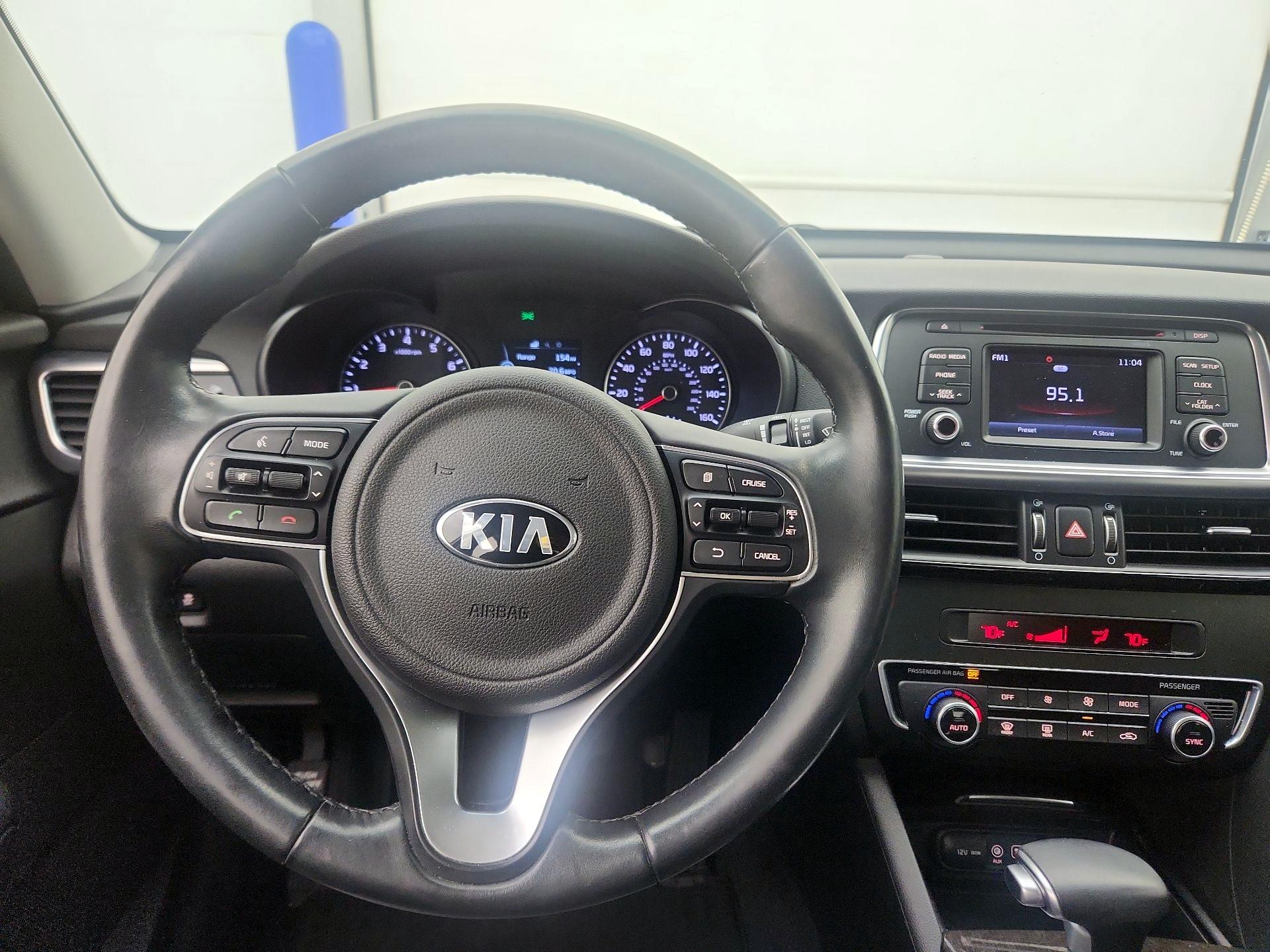 Thumbnail: 2016 Kia Optima - 10