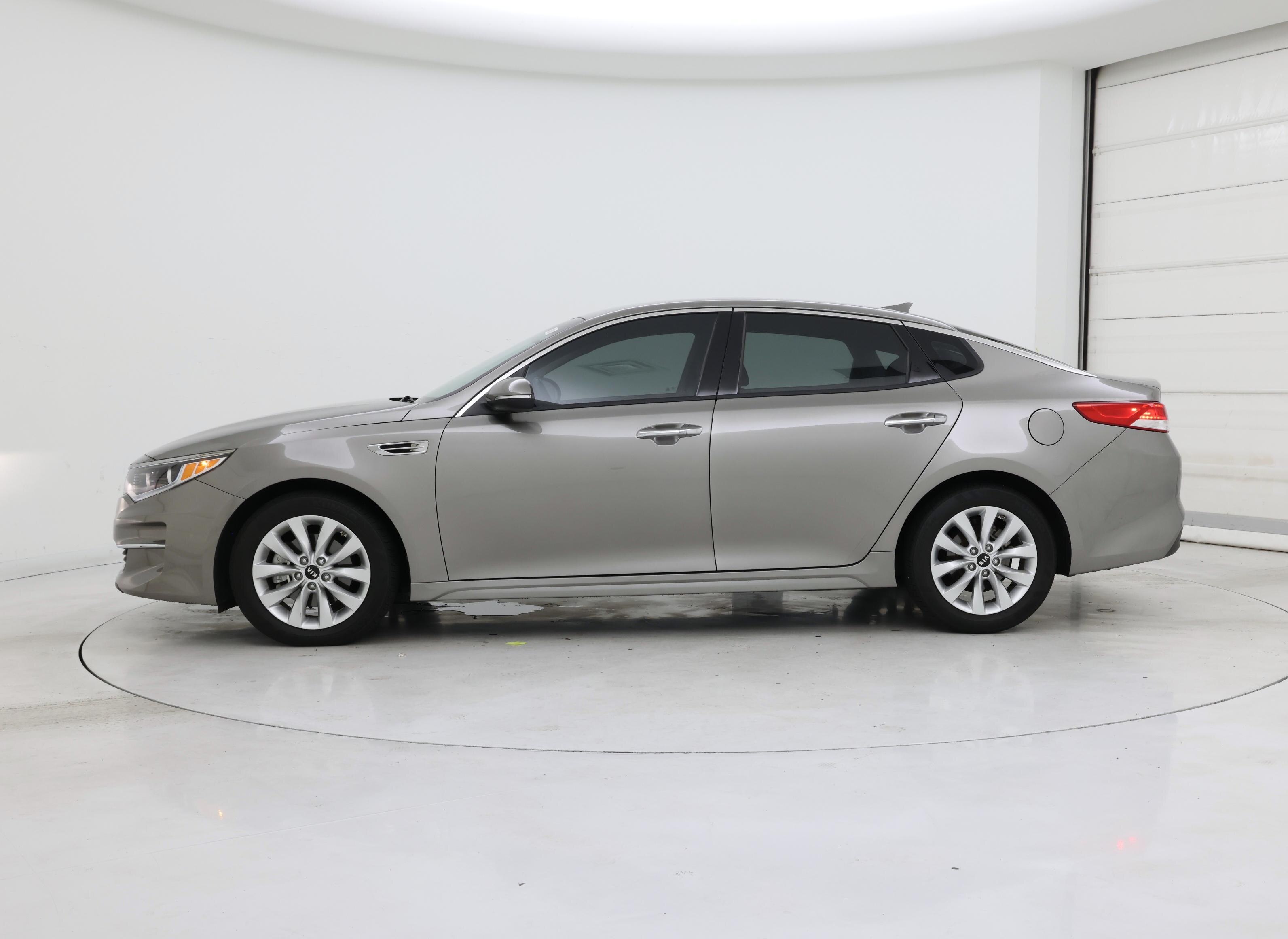 Thumbnail: 2016 Kia Optima - 3