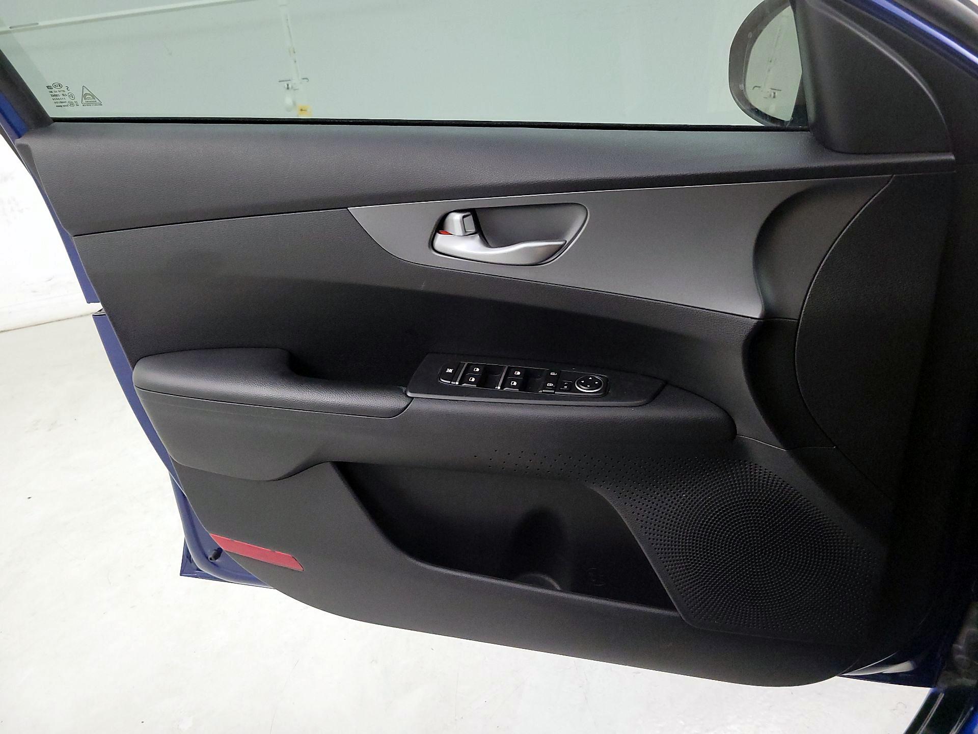 Thumbnail: 2019 Kia Forte - 10