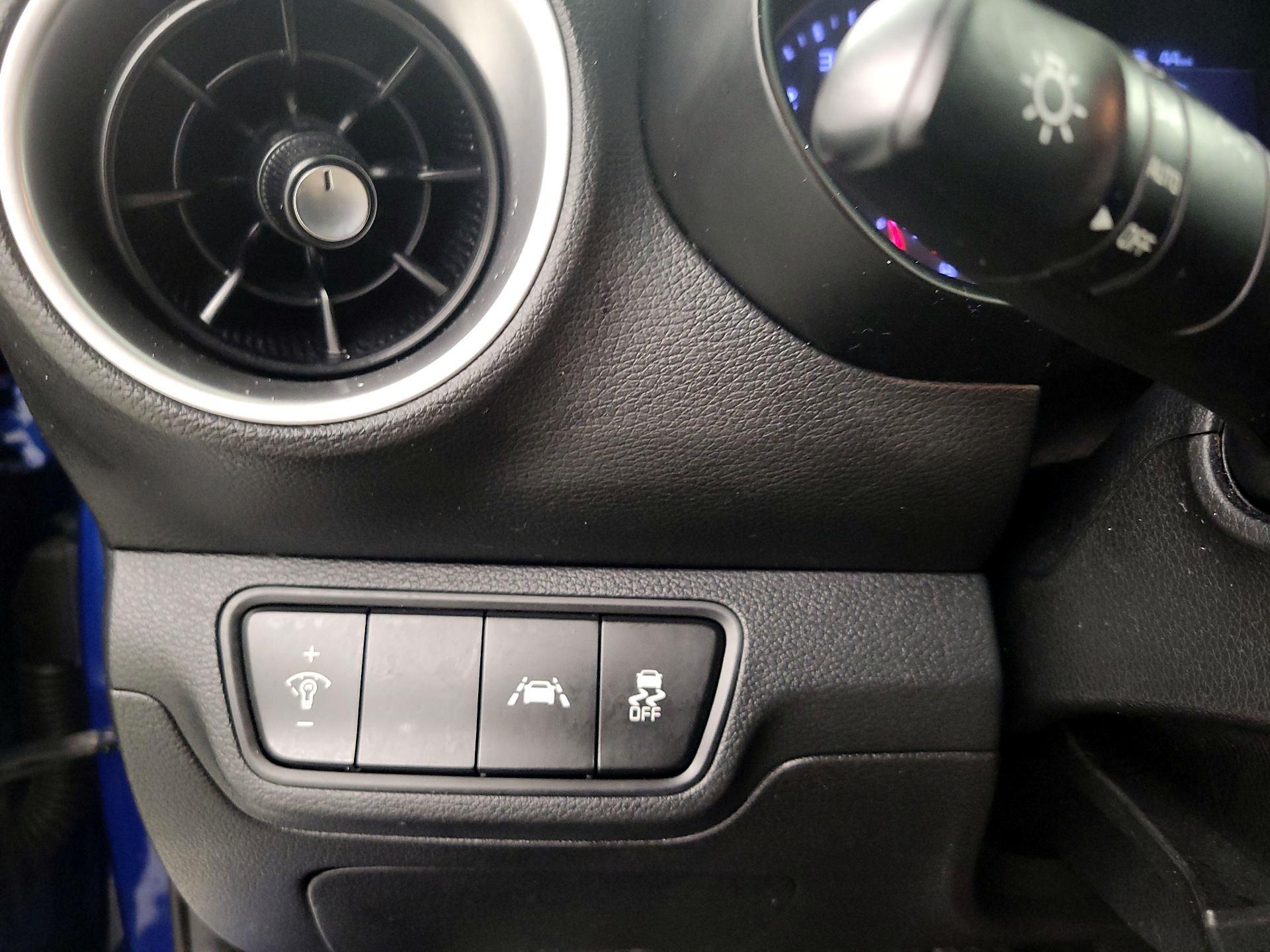 Thumbnail: 2019 Kia Forte - 11
