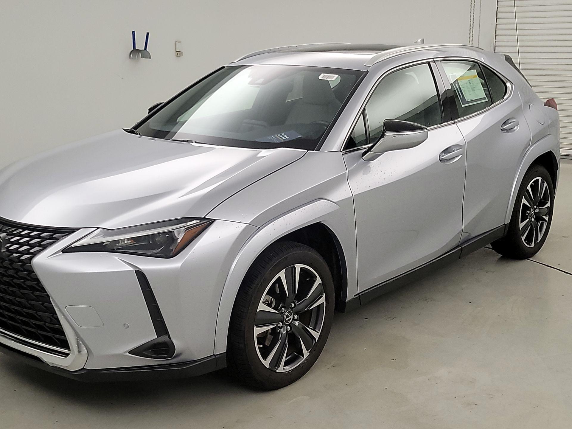 Thumbnail: 2024 Lexus UX - 3