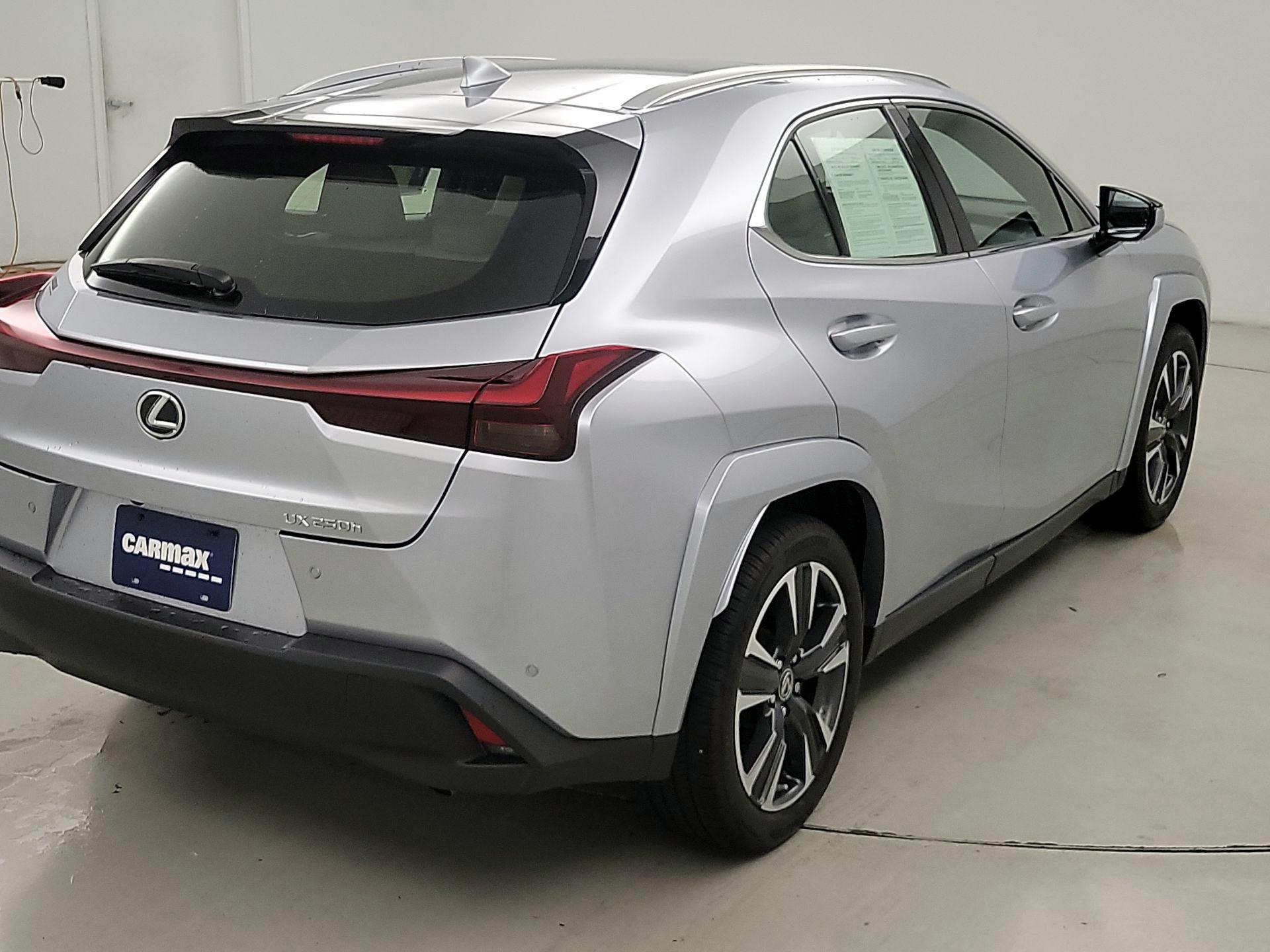 Thumbnail: 2024 Lexus UX - 5