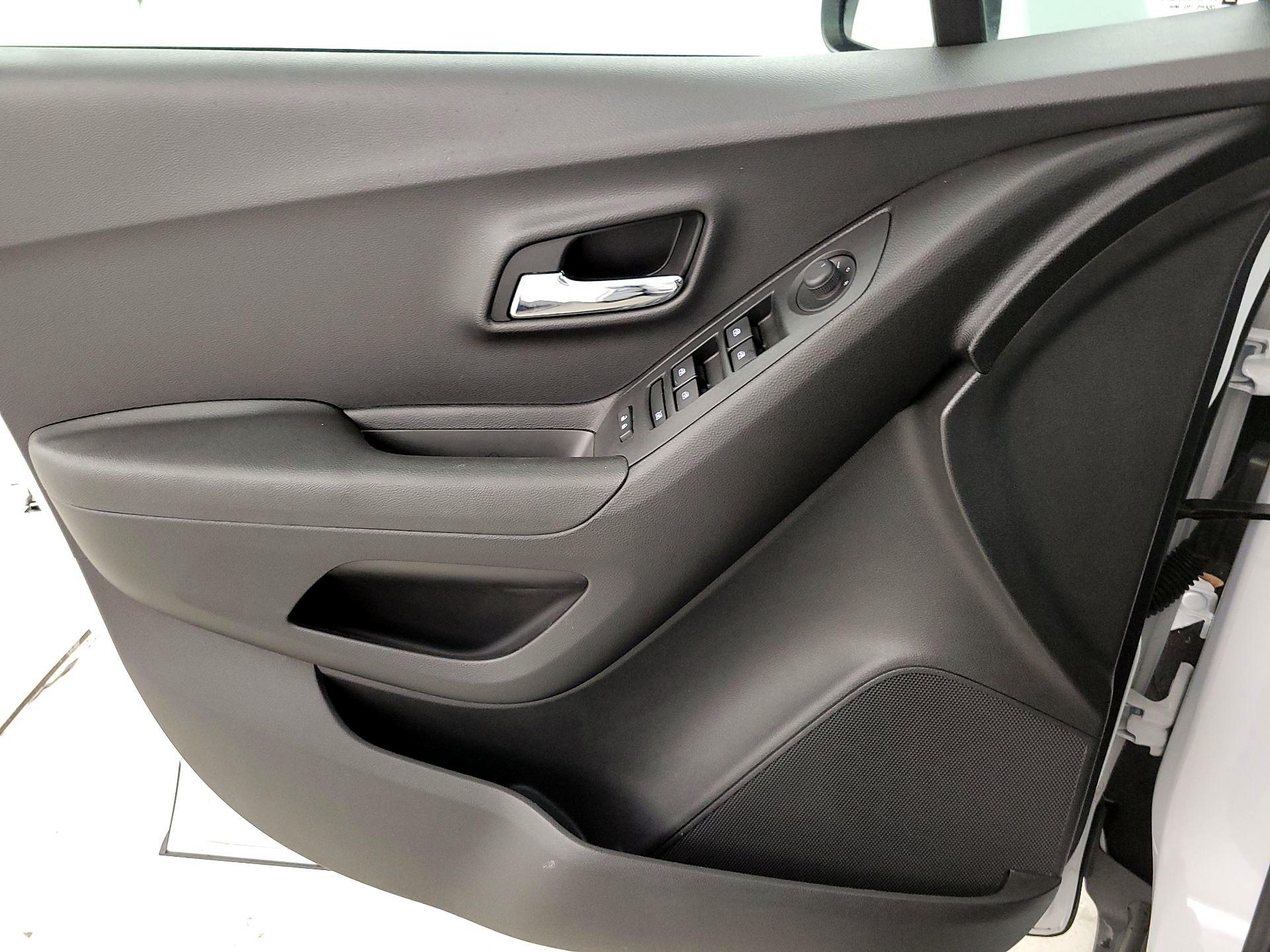 Thumbnail: 2019 Chevrolet Trax - 10