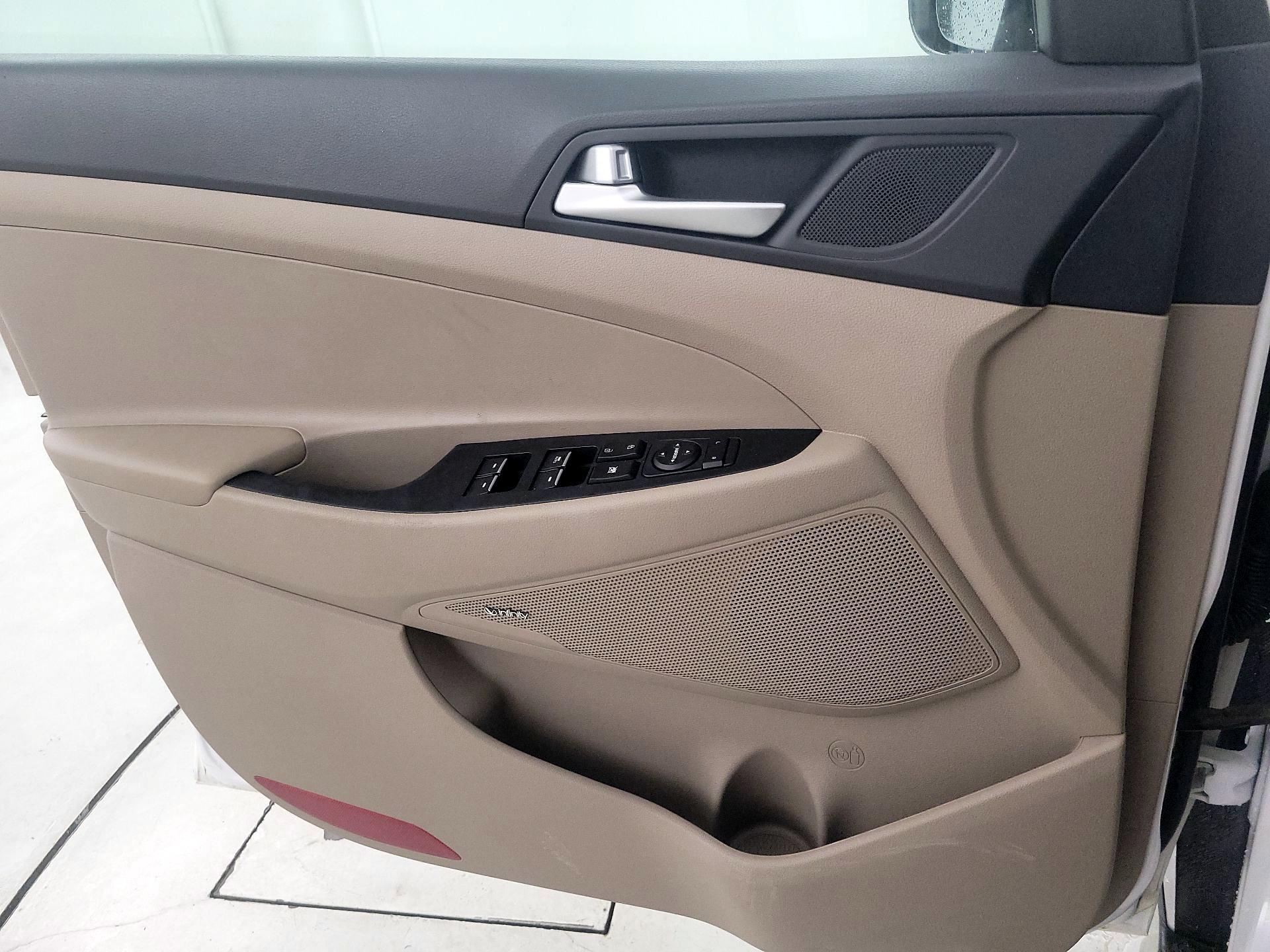Thumbnail: 2019 Hyundai Tucson - 10