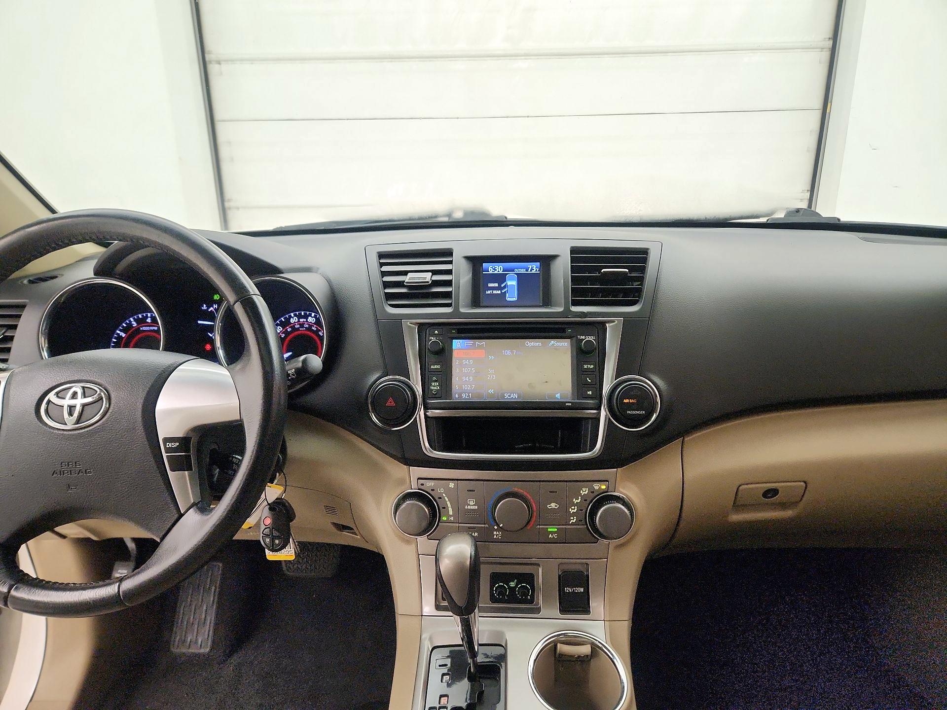 Thumbnail: 2013 Toyota Highlander - 9