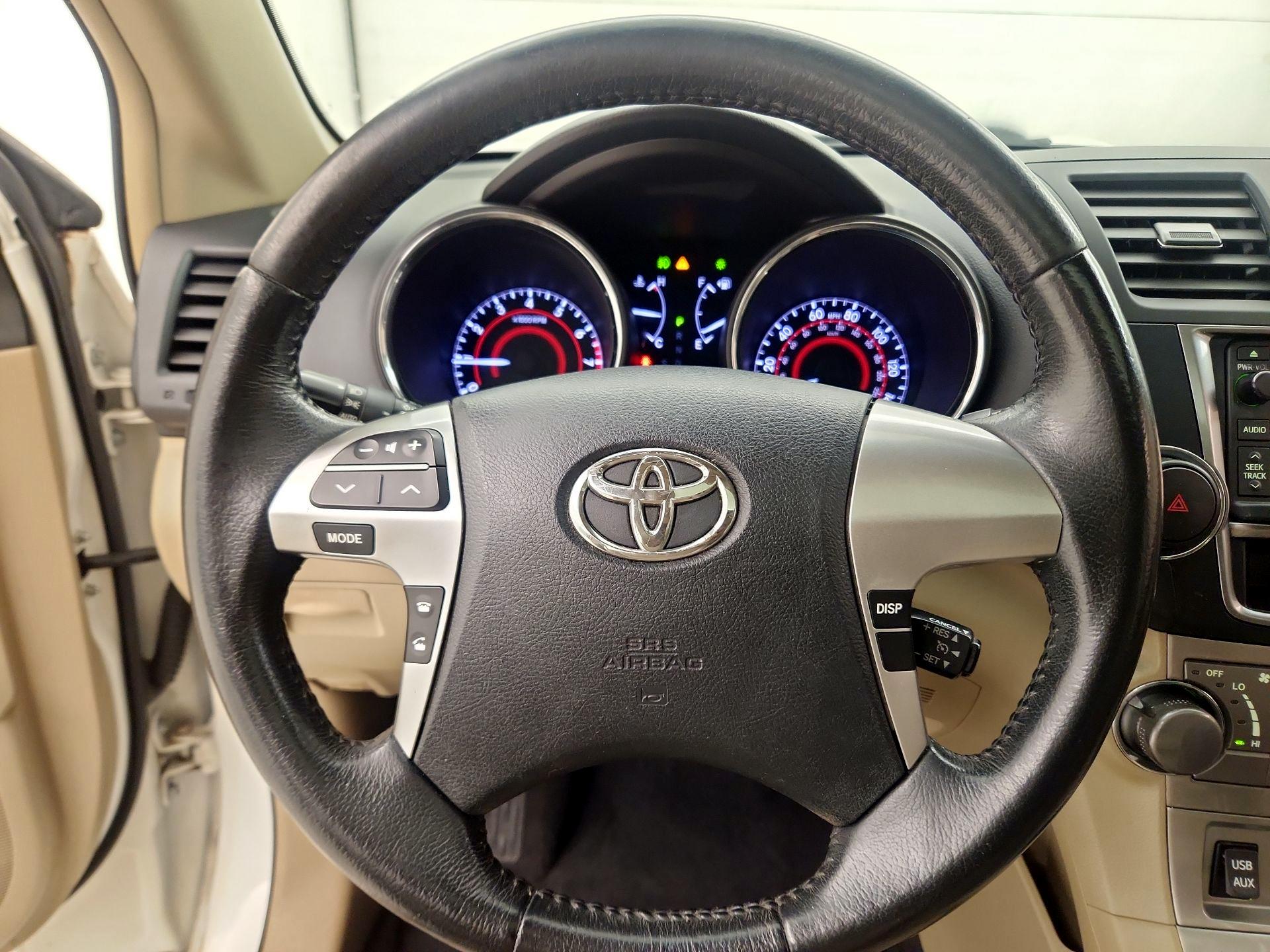 Thumbnail: 2013 Toyota Highlander - 10