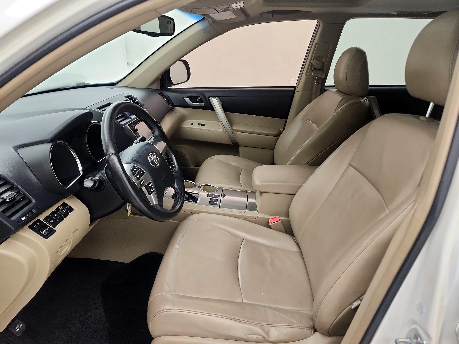 Thumbnail: 2013 Toyota Highlander - 11