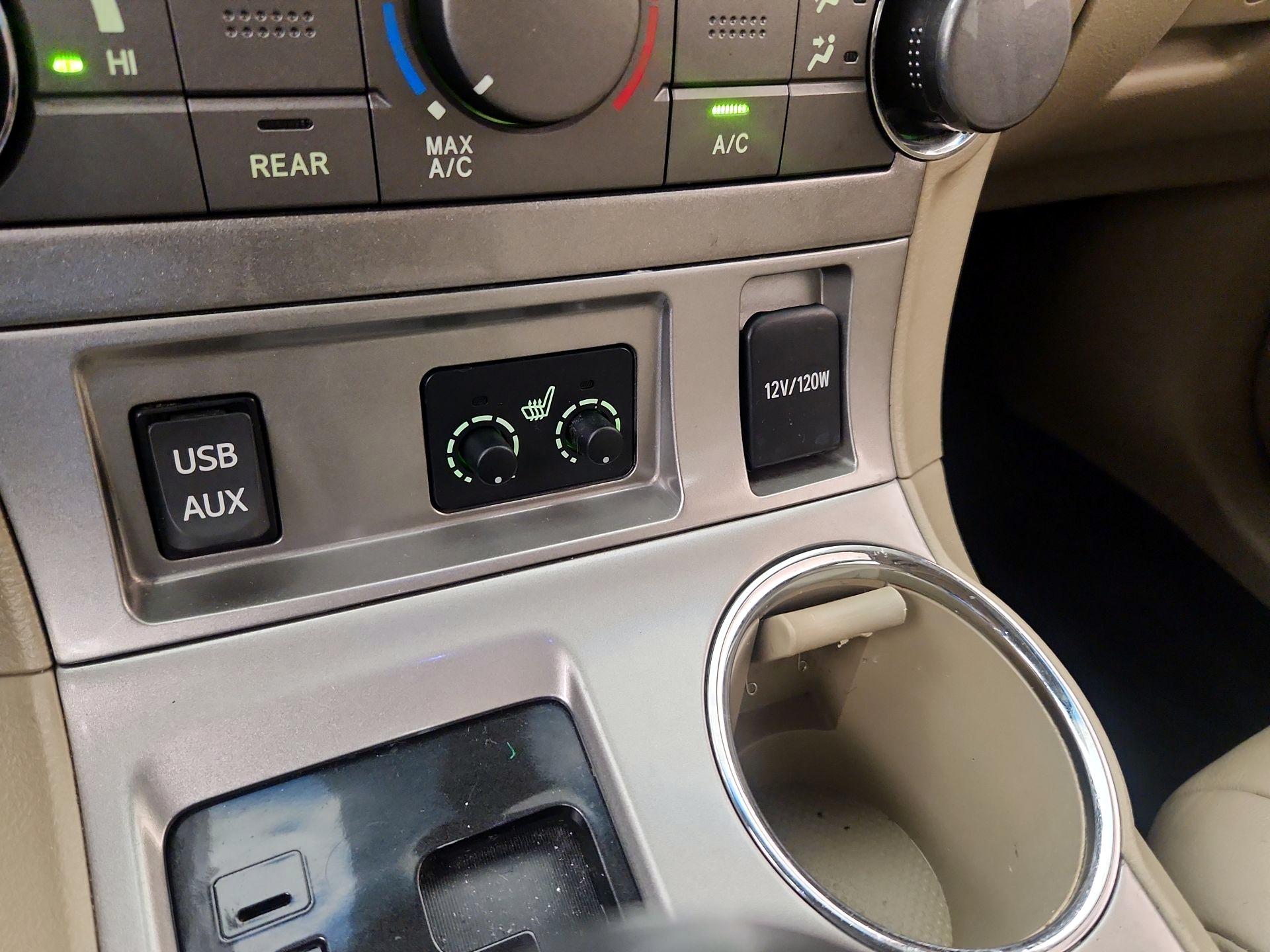 Thumbnail: 2013 Toyota Highlander - 18
