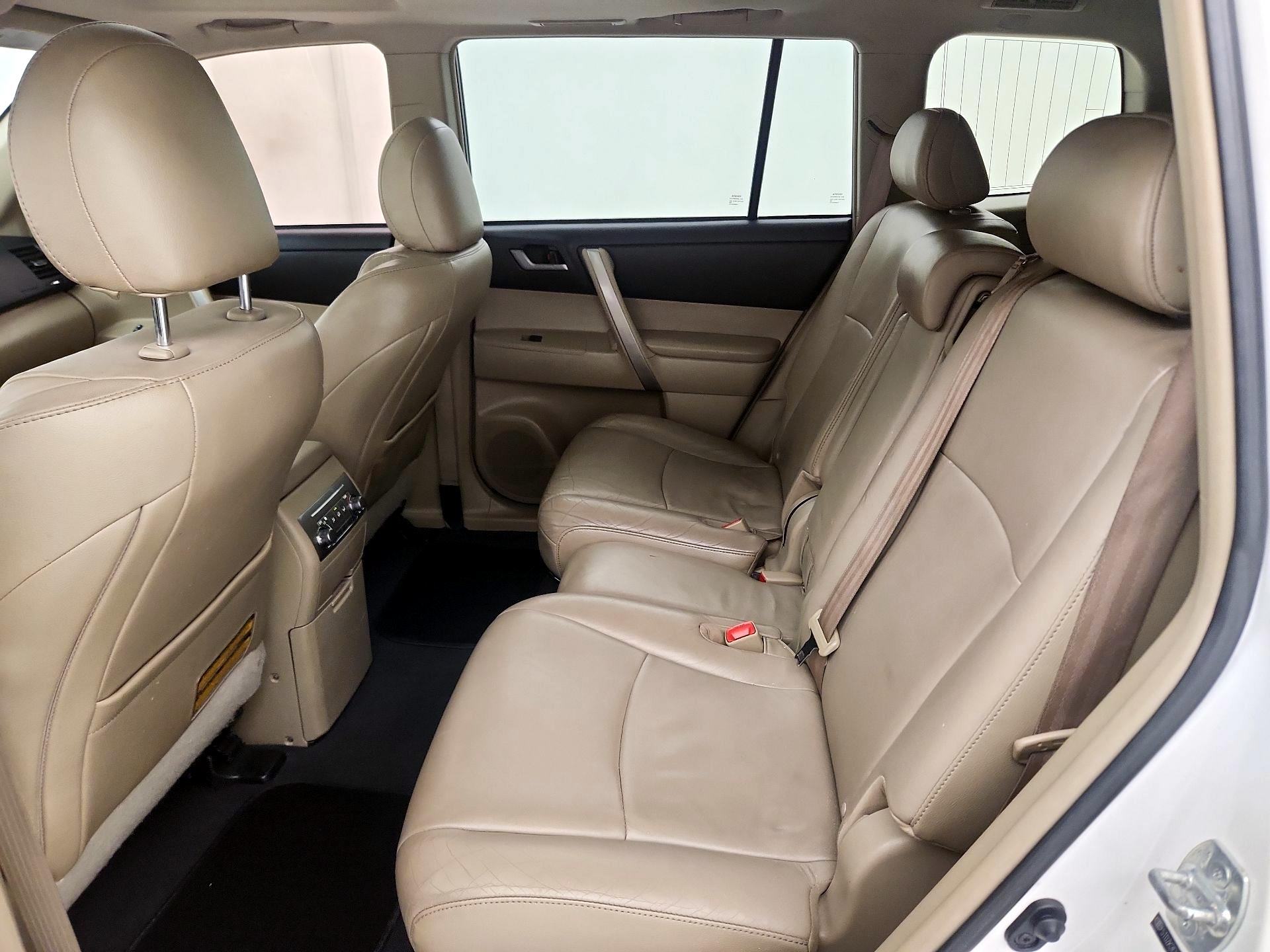 Thumbnail: 2013 Toyota Highlander - 20