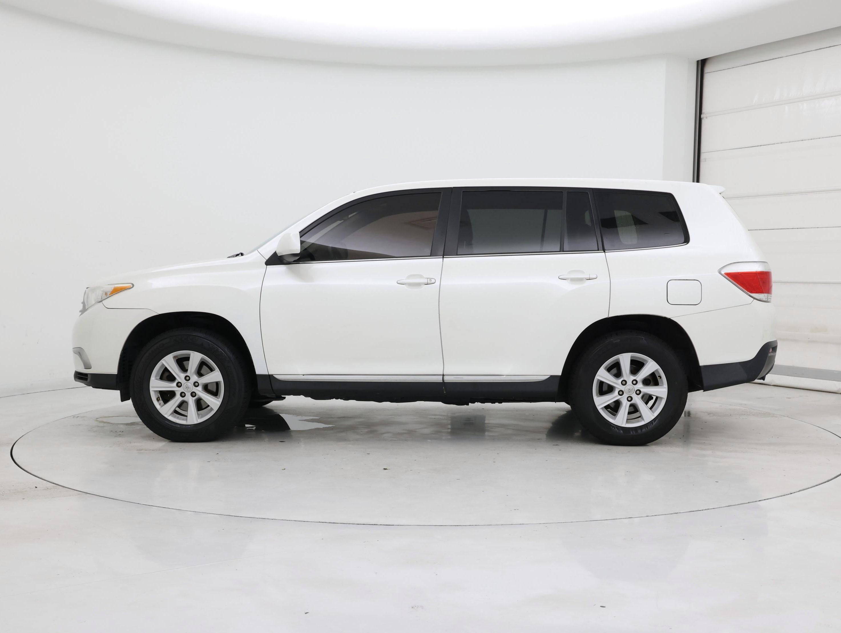 Thumbnail: 2013 Toyota Highlander - 3