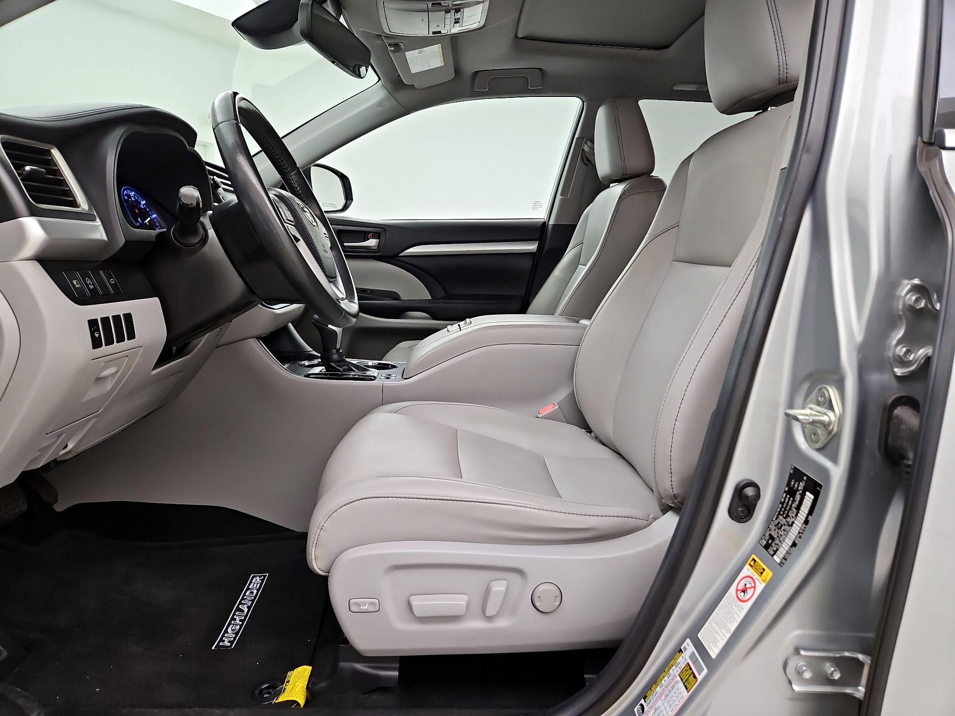 Thumbnail: 2019 Toyota Highlander - 11