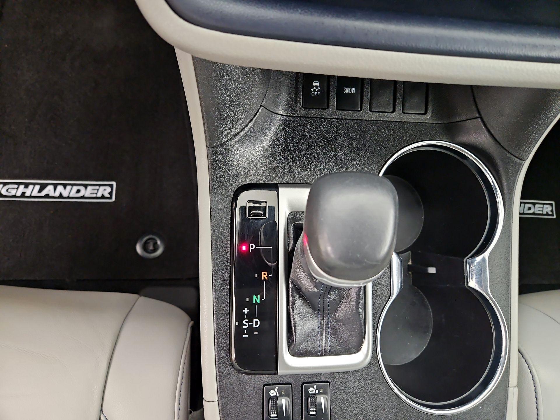 Thumbnail: 2019 Toyota Highlander - 17