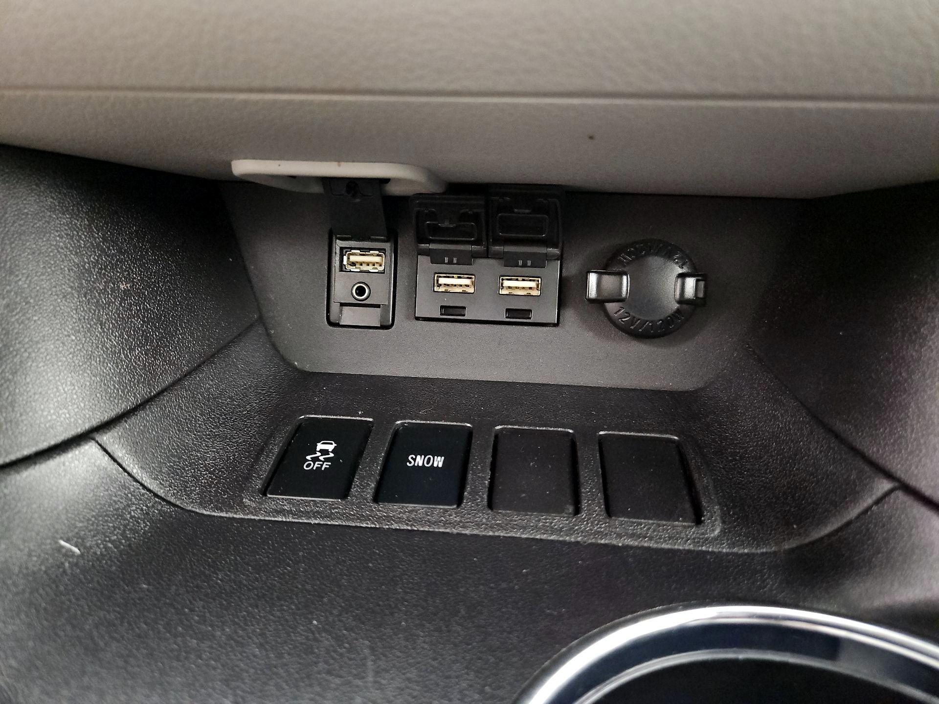 Thumbnail: 2019 Toyota Highlander - 18