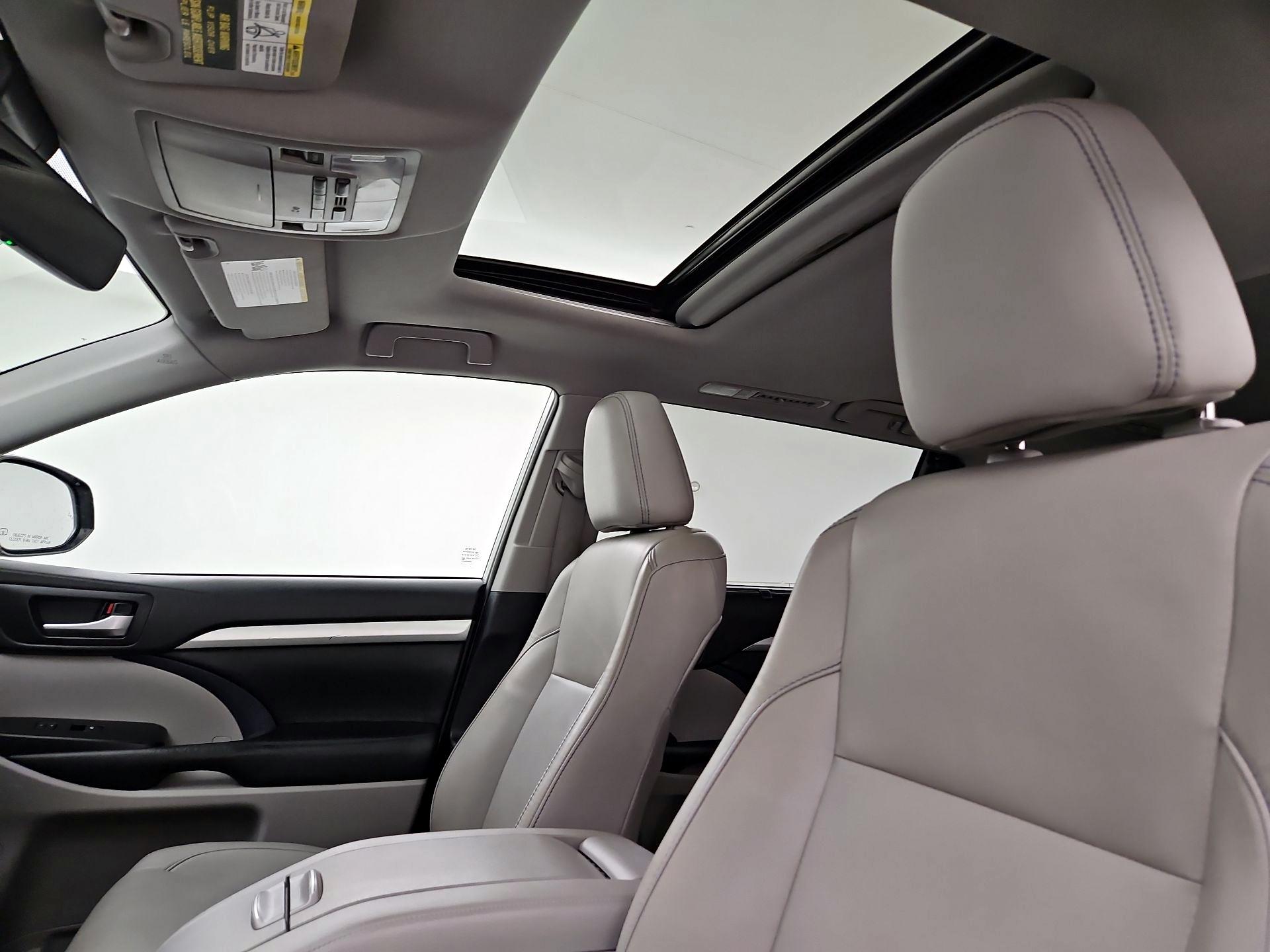 Thumbnail: 2019 Toyota Highlander - 19