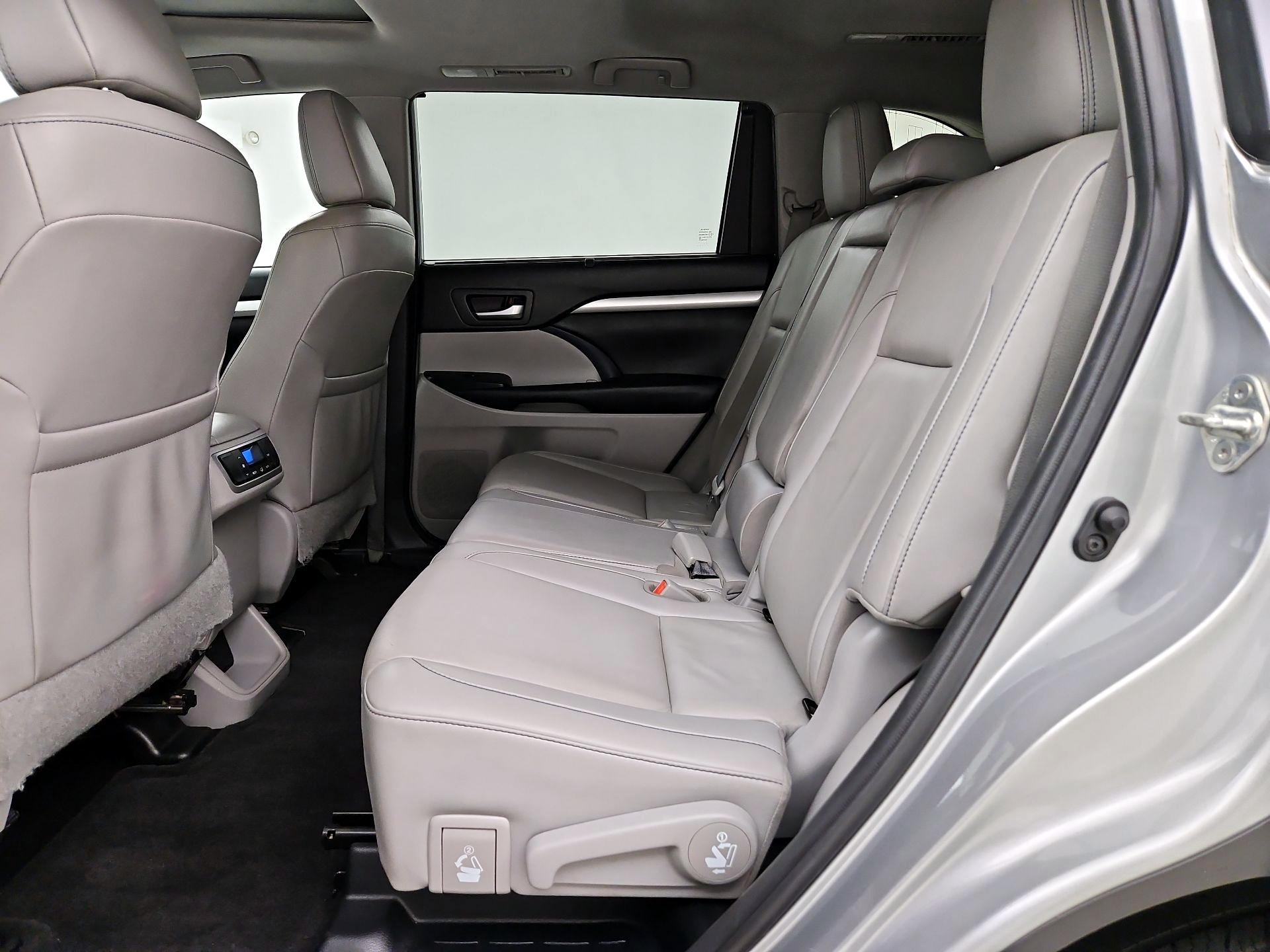 Thumbnail: 2019 Toyota Highlander - 20