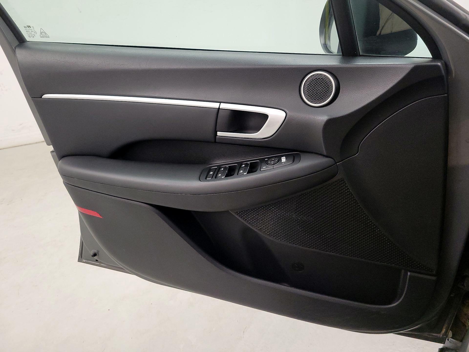 Thumbnail: 2020 Hyundai Sonata - 10