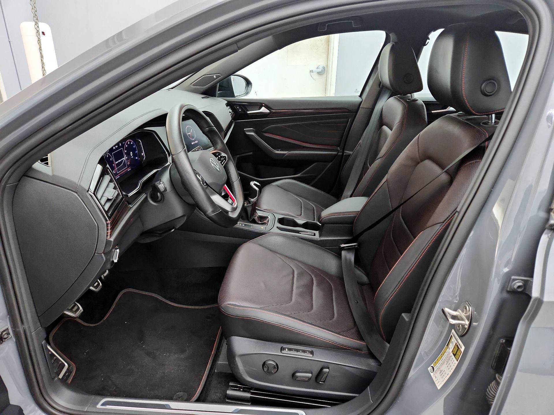 Thumbnail: 2023 Volkswagen Jetta - 11