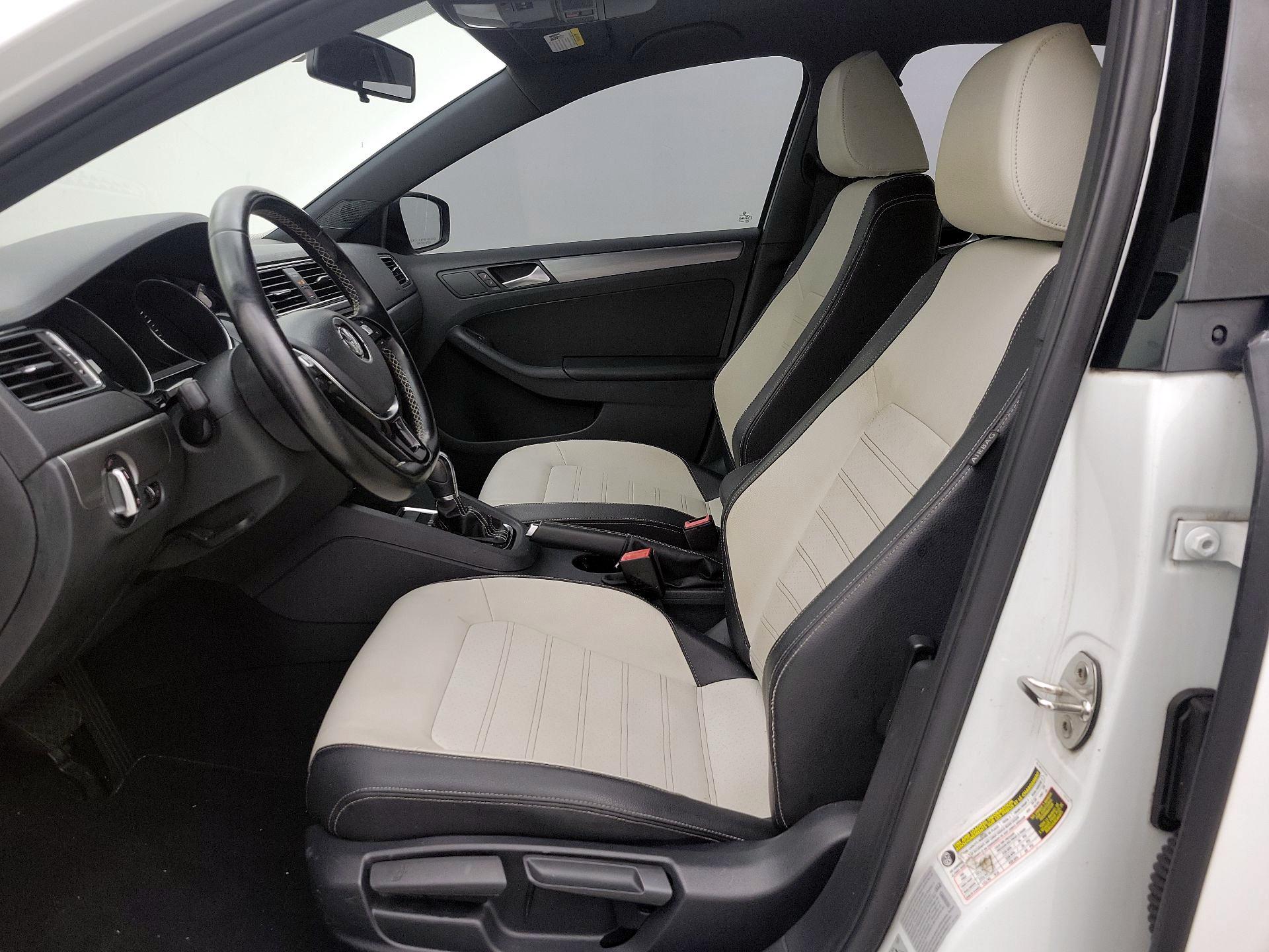 Thumbnail: 2016 Volkswagen Jetta - 11