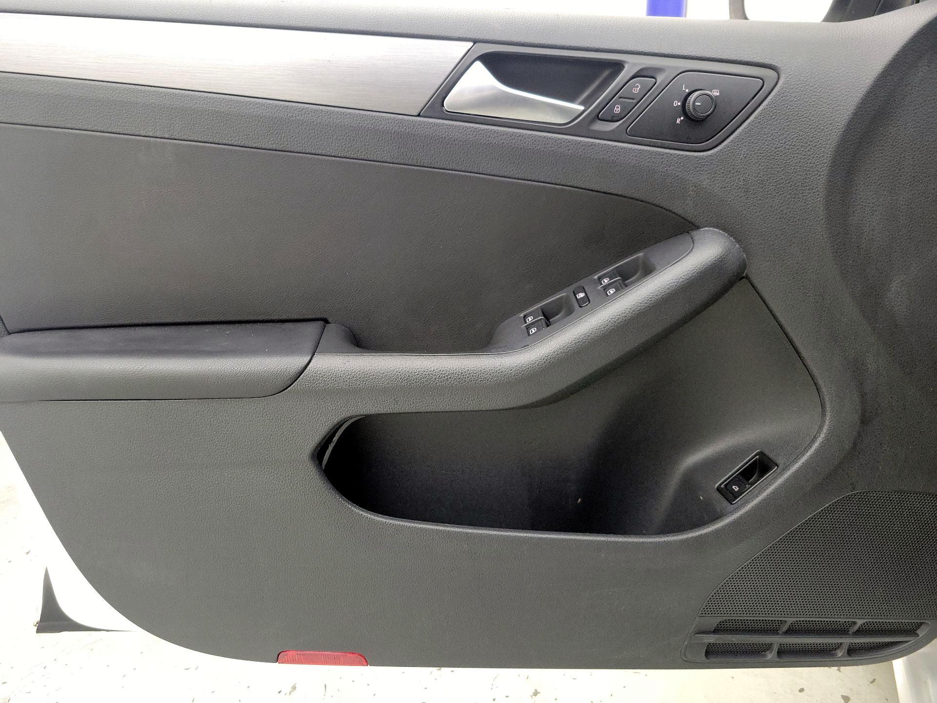 Thumbnail: 2016 Volkswagen Jetta - 12