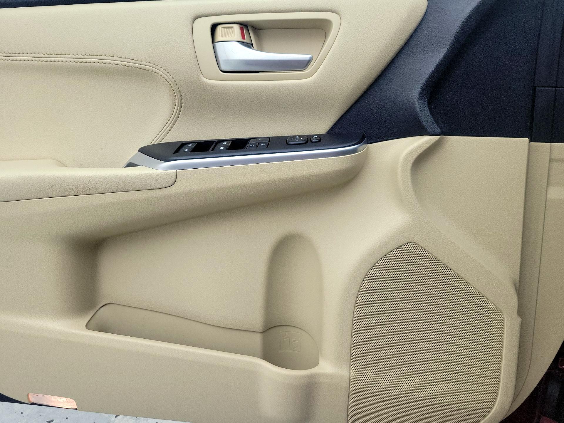 Thumbnail: 2015 Toyota Camry - 12