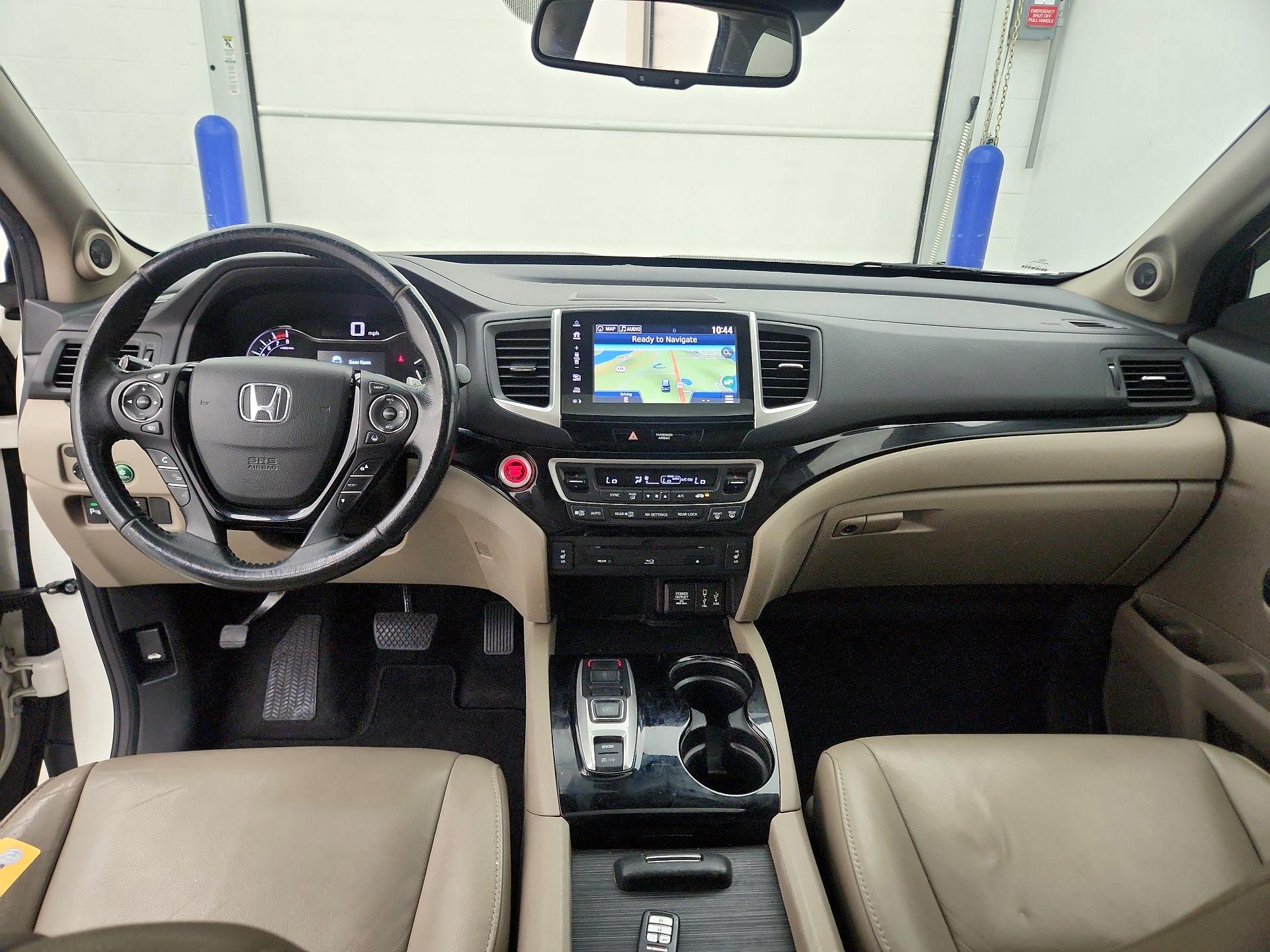 Thumbnail: 2017 Honda Pilot - 9