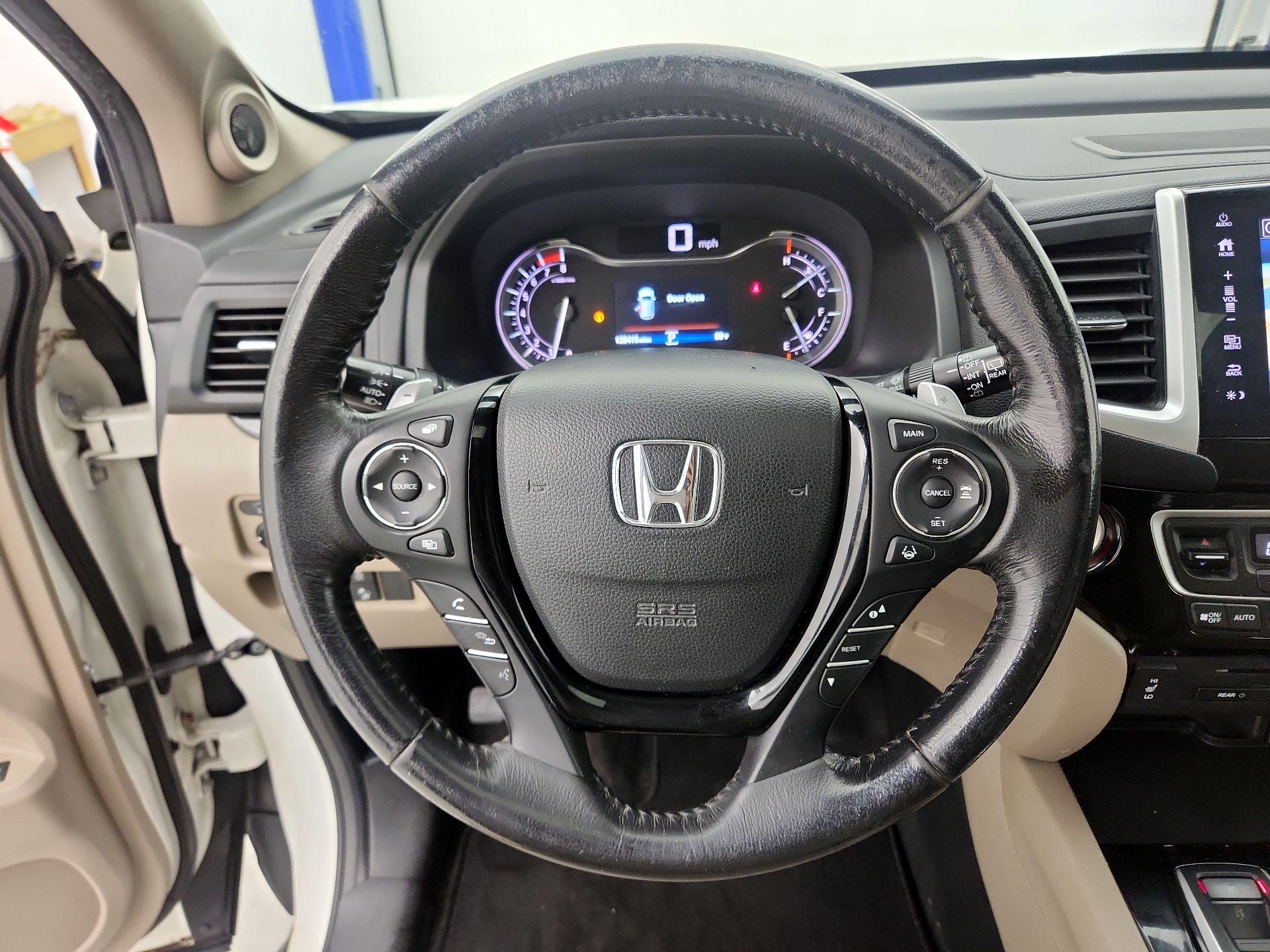 Thumbnail: 2017 Honda Pilot - 10