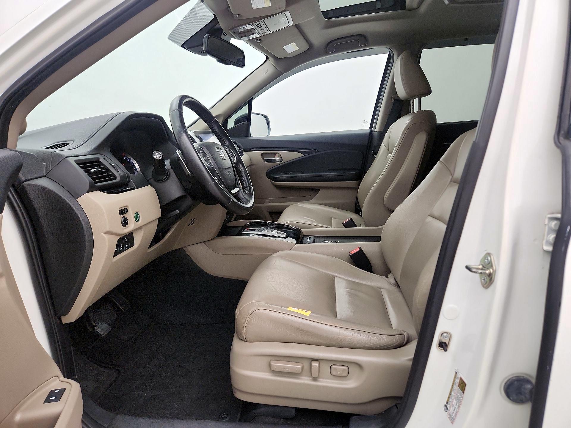 Thumbnail: 2017 Honda Pilot - 11
