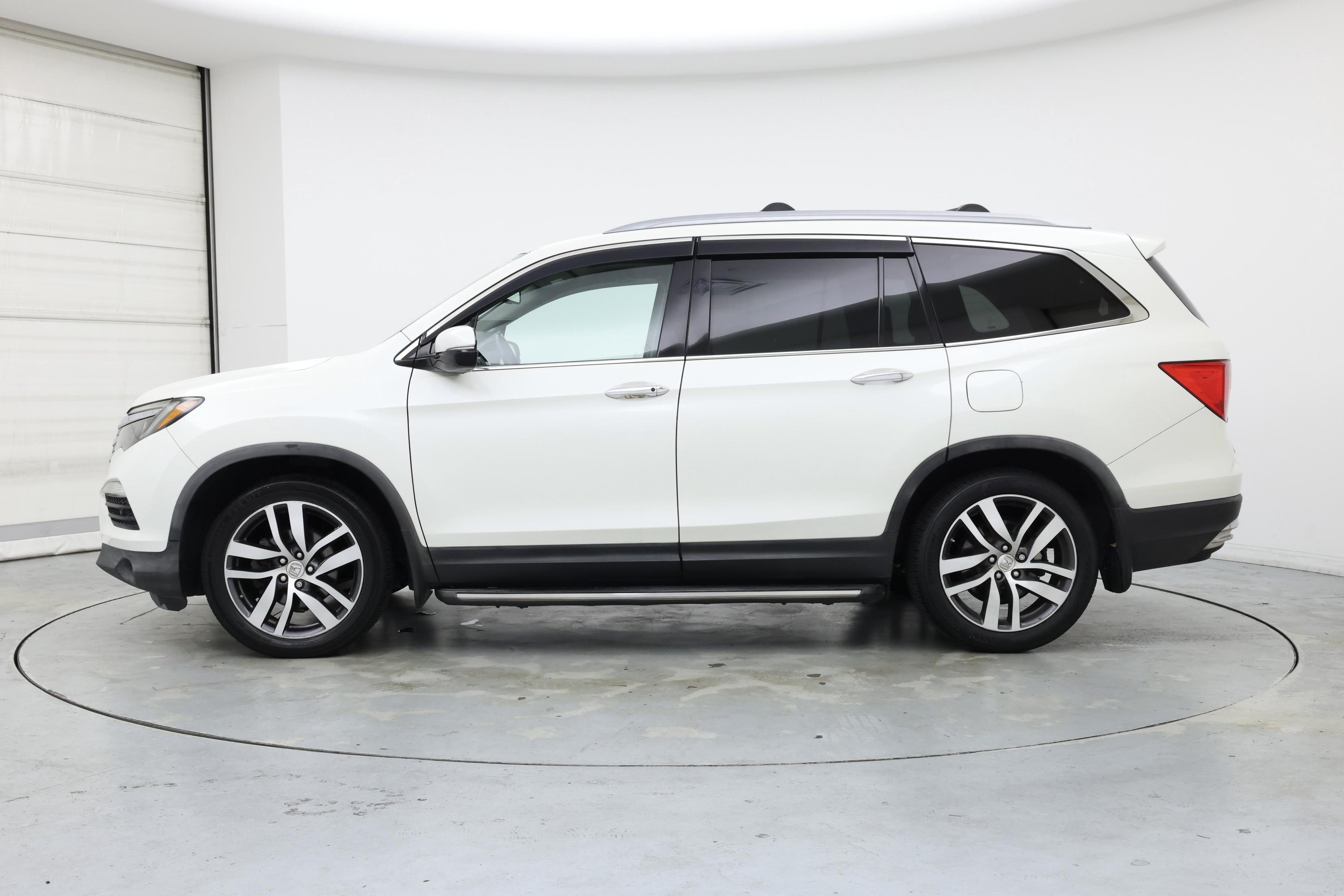 Thumbnail: 2017 Honda Pilot - 3